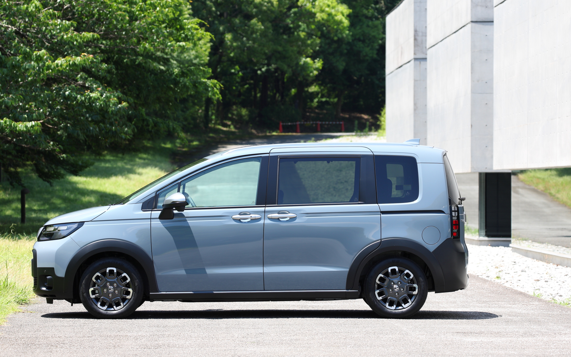 ホイールベースは2740mm