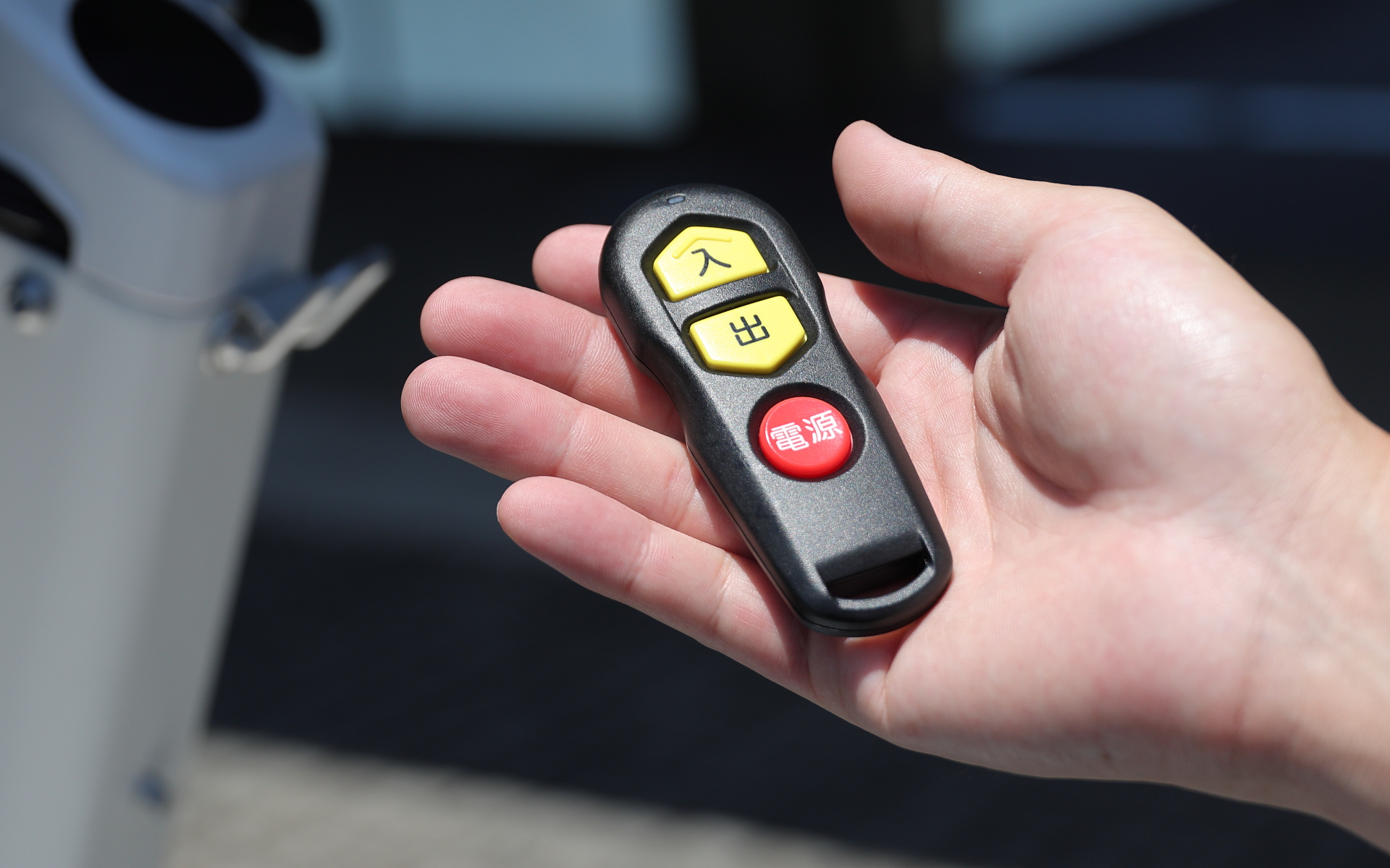 電動ウインチはリモコンで動かすことも可能