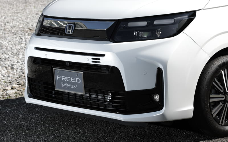 新型フリード 純正バンパー 白色