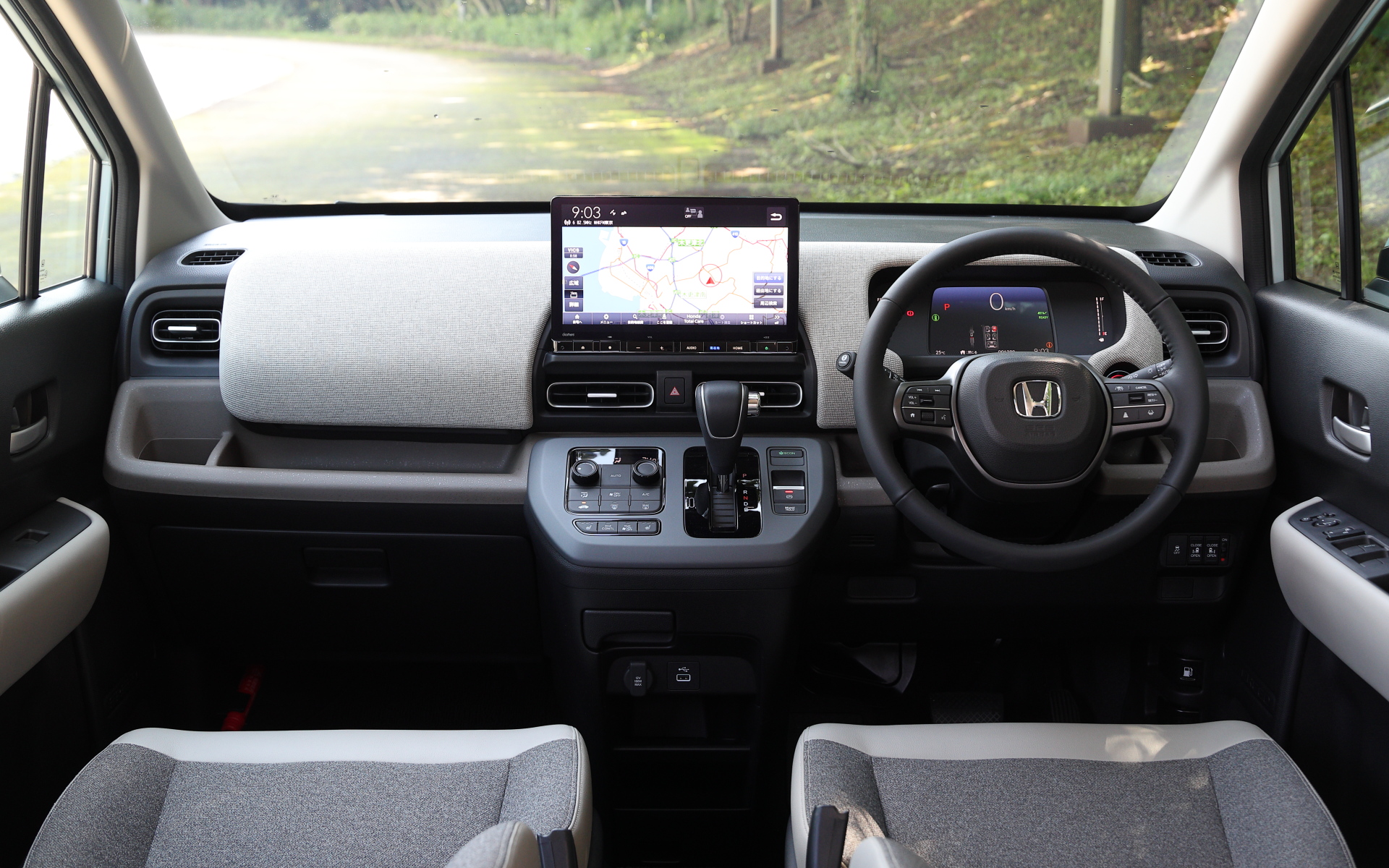 エアーでは優しい感触の素材を使用