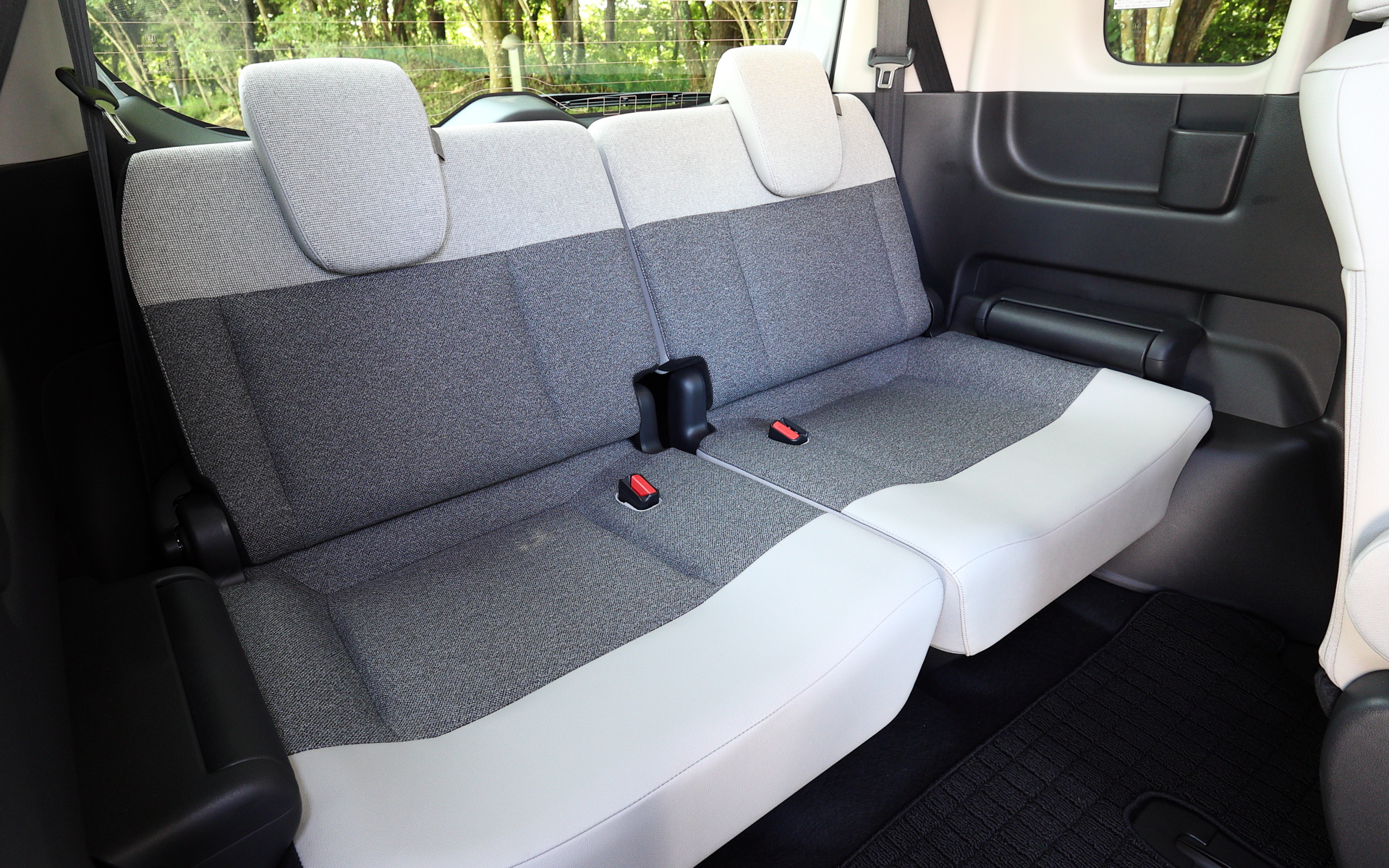 3列目は5：5分割はね上げシート