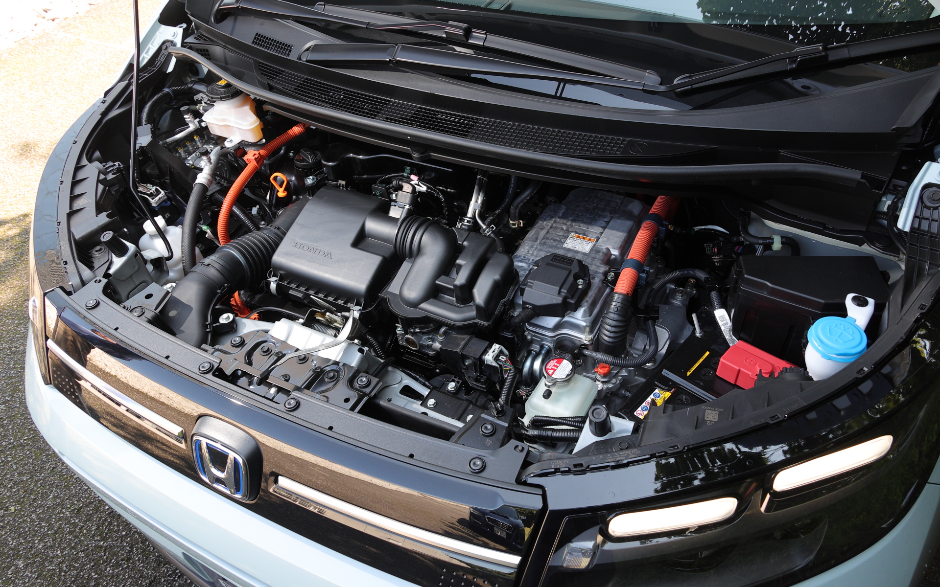 e：HEVモデルのエンジンルーム