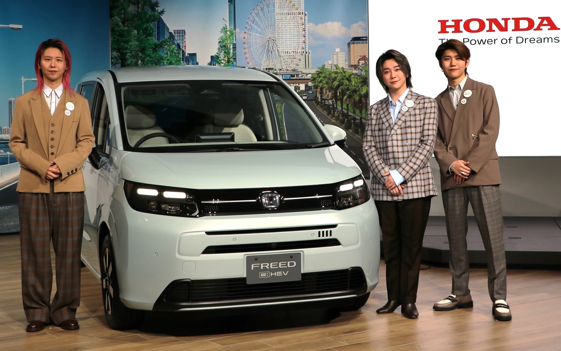 ホンダの新型「フリード」のCM楽曲を担当したMrs. GREEN APPLEのメンバー3人が新CM発表会に登場