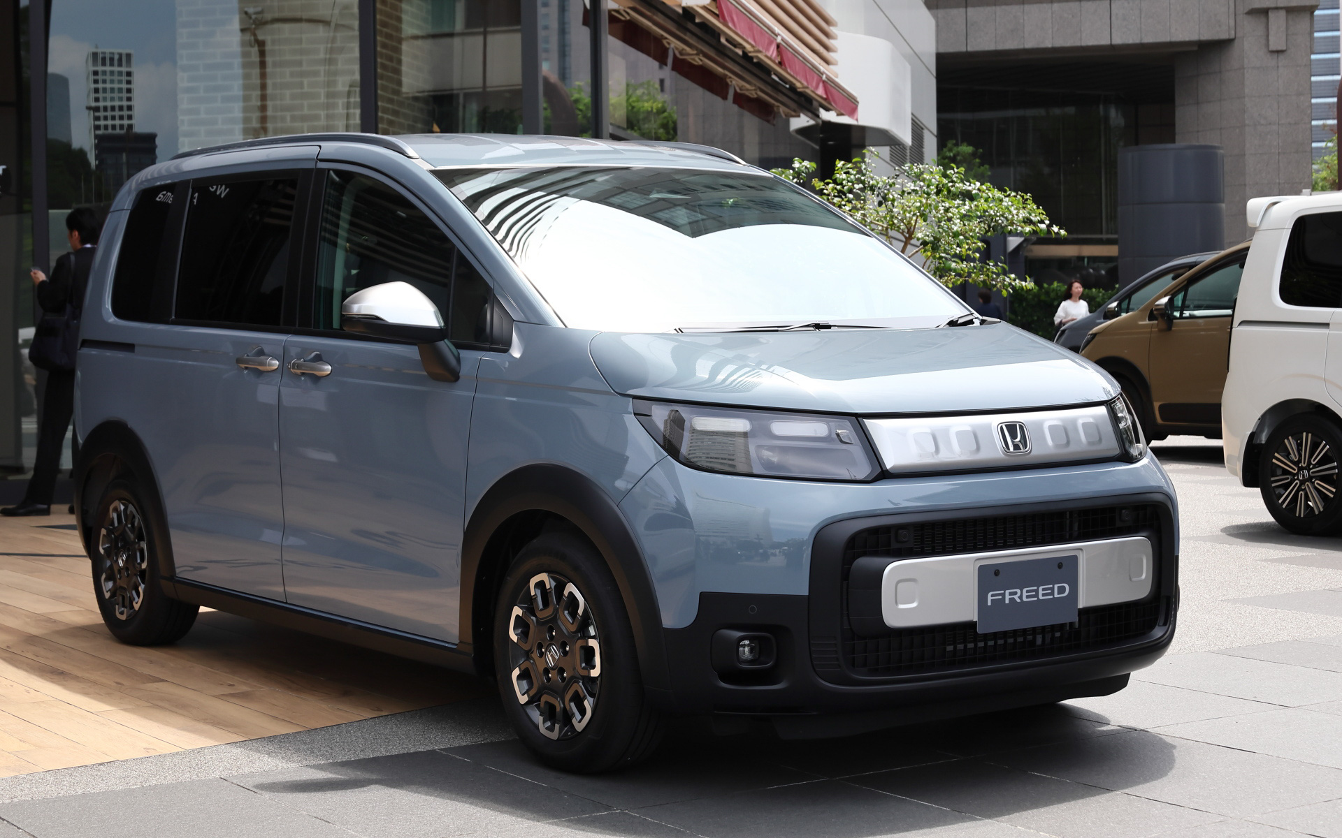 新型フリード クロスター