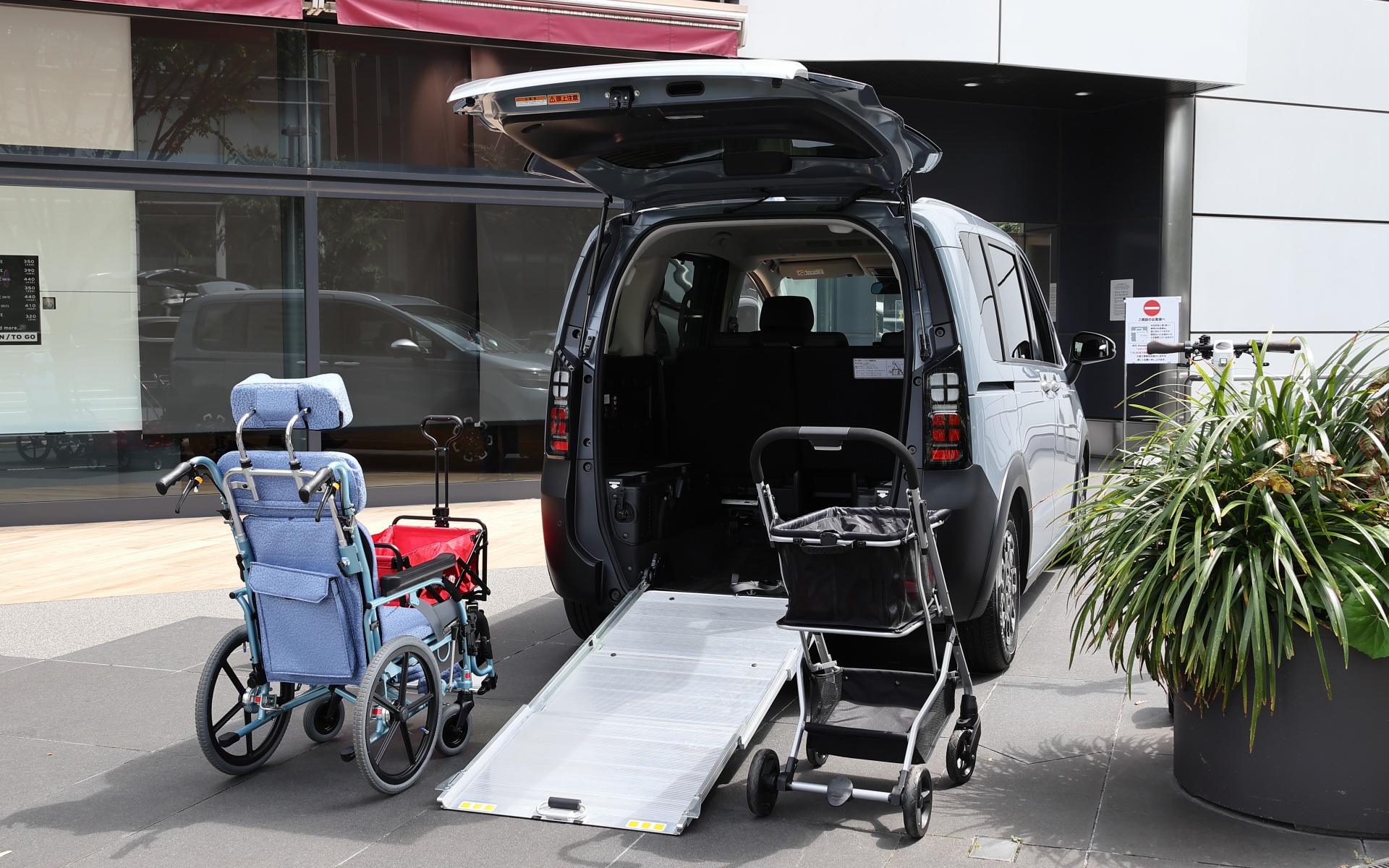 新型フリード クロスター スロープ