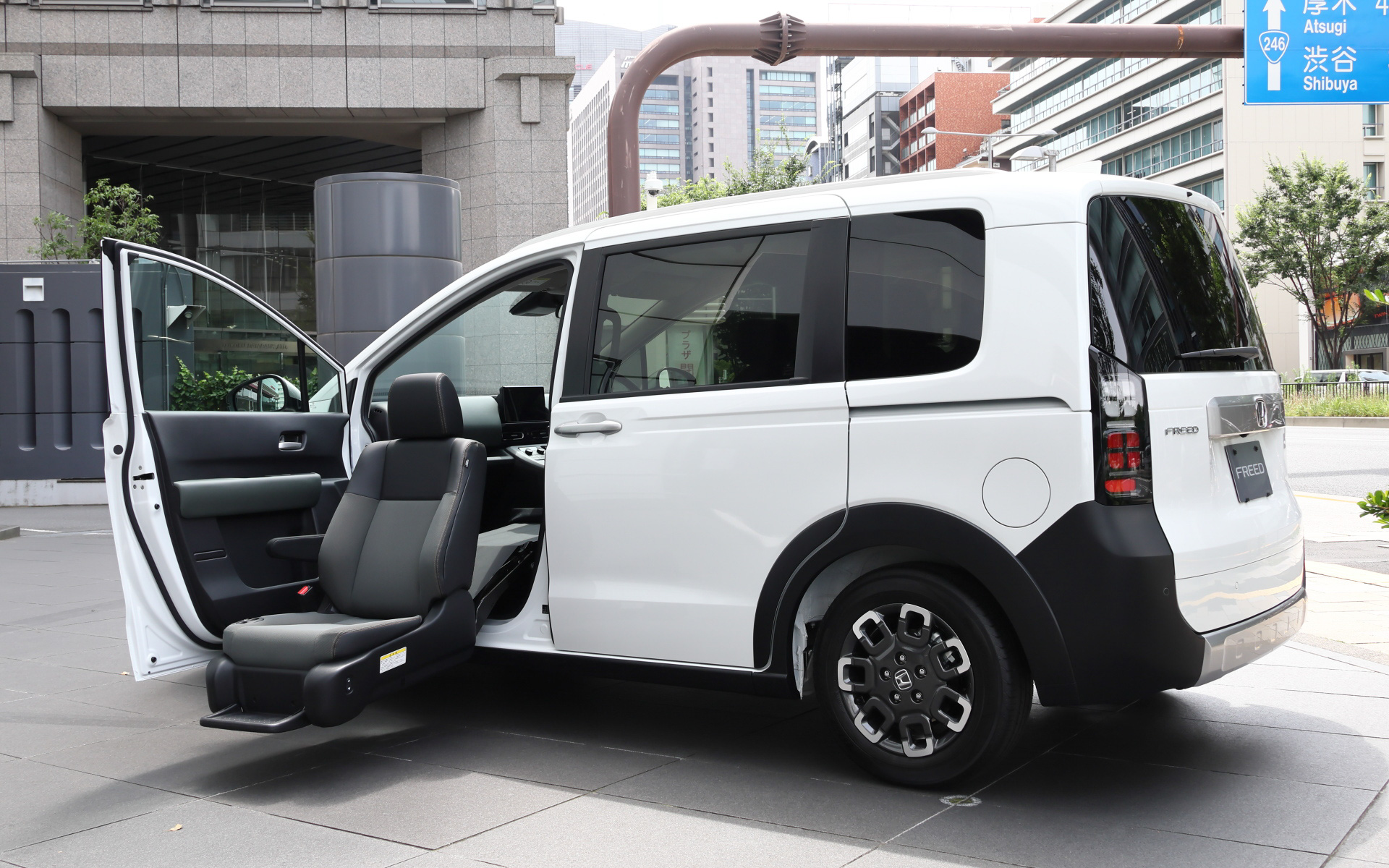 新型フリード  クロスター リフトアップシート