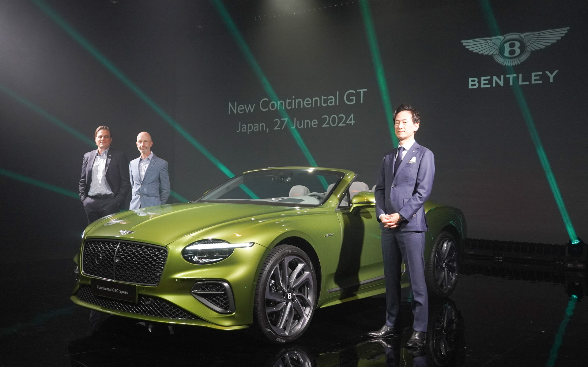 ベントレー モーターズ リミテッド リージョナル・ディレクター・アジアパシフィックのニコ・クールマン氏（左）、チーフ・コミュニケーション＆DEI オフィサーのウェイン・ブルース氏（中央）、ベントレー モーターズ ジャパン ブランドディレクターの遠藤克之輔氏（右）