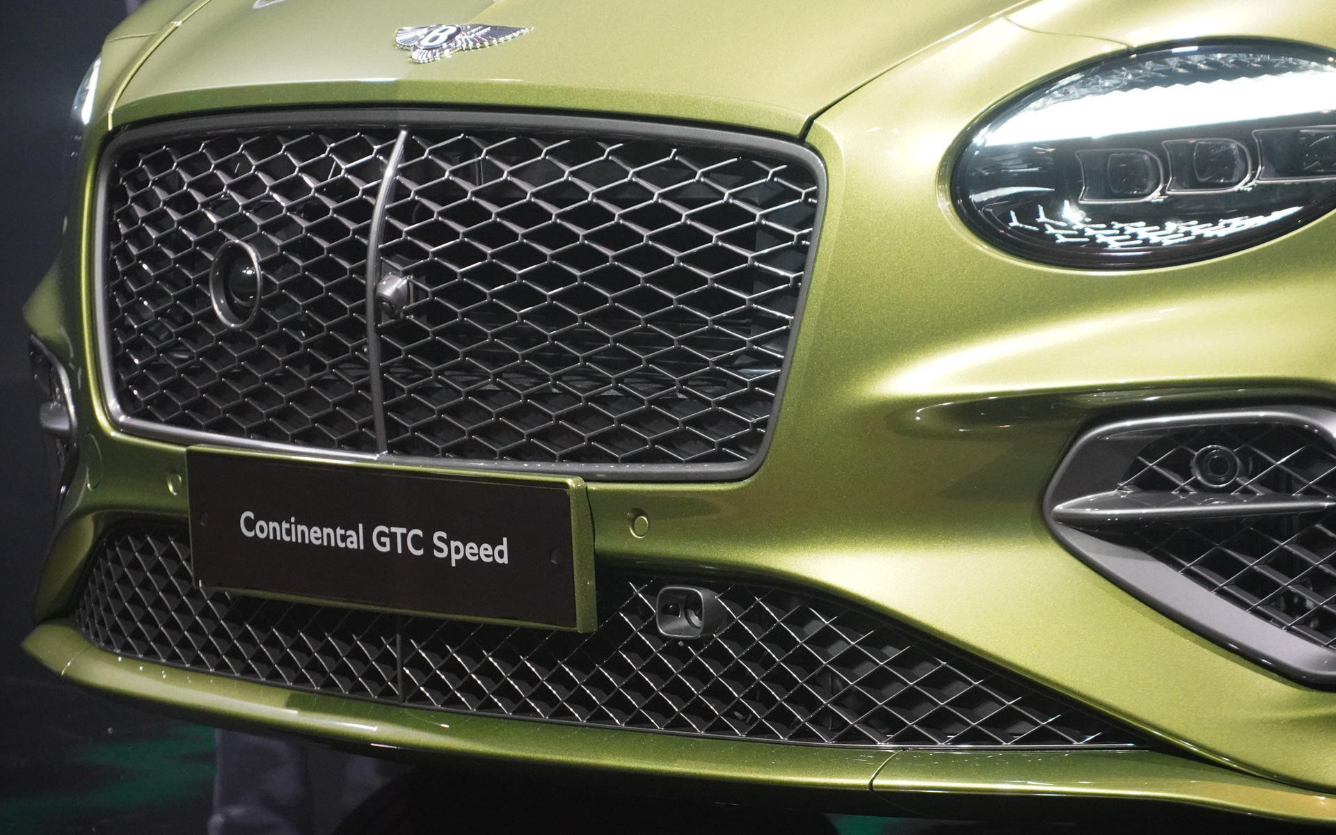 コンチネンタルGTC スピードのフロントまわり