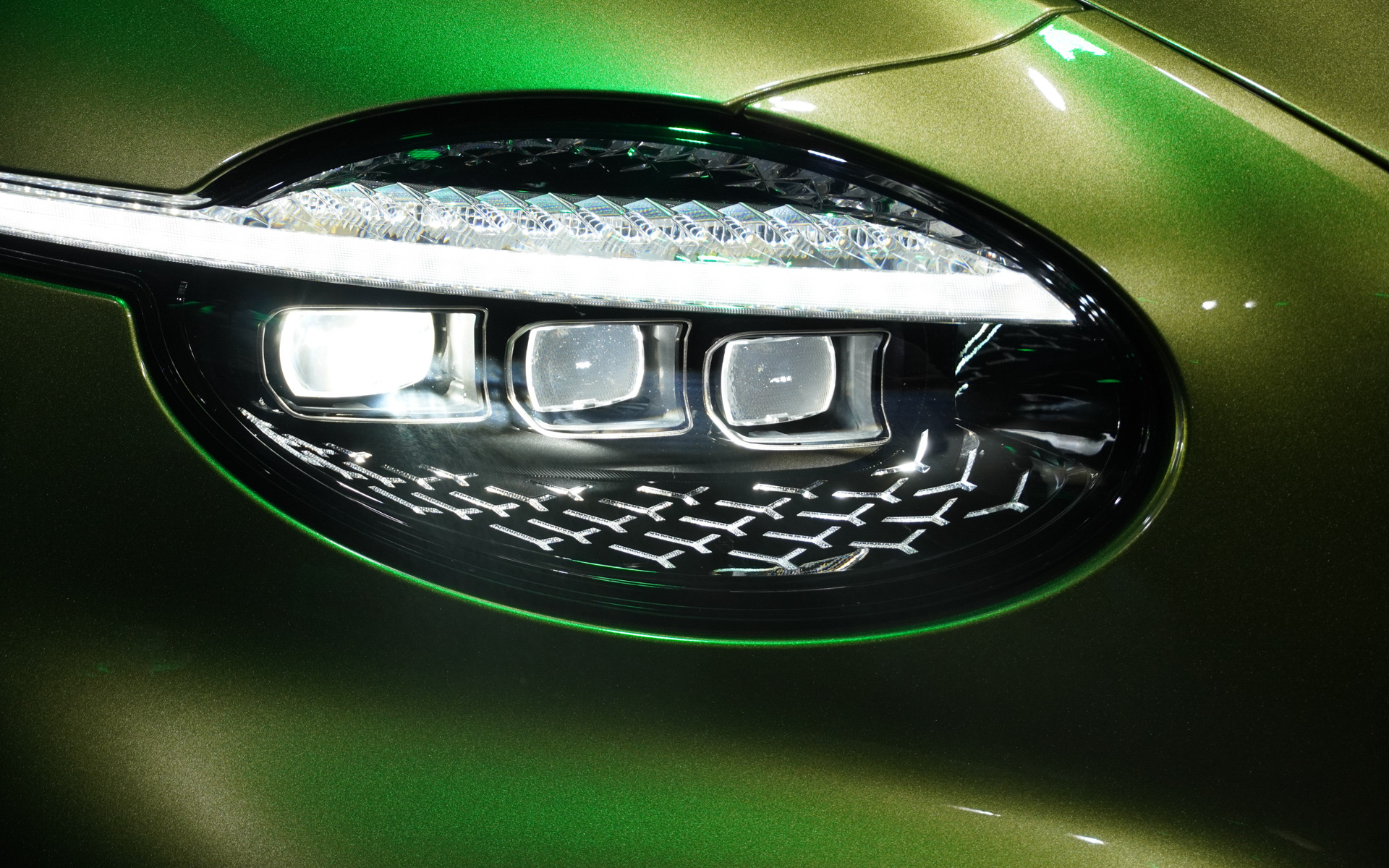 シングルヘッドライト