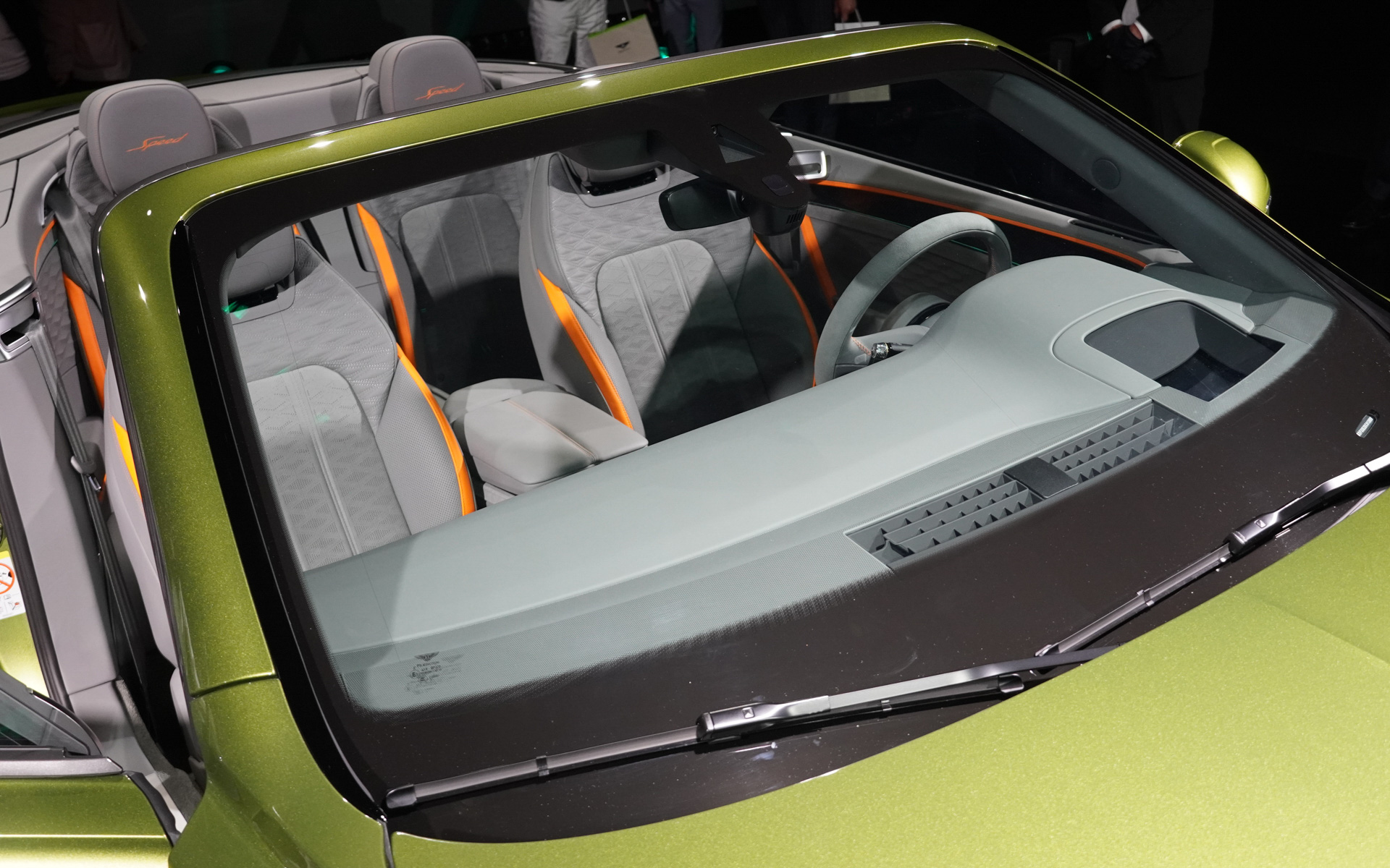 フロントウインドウ