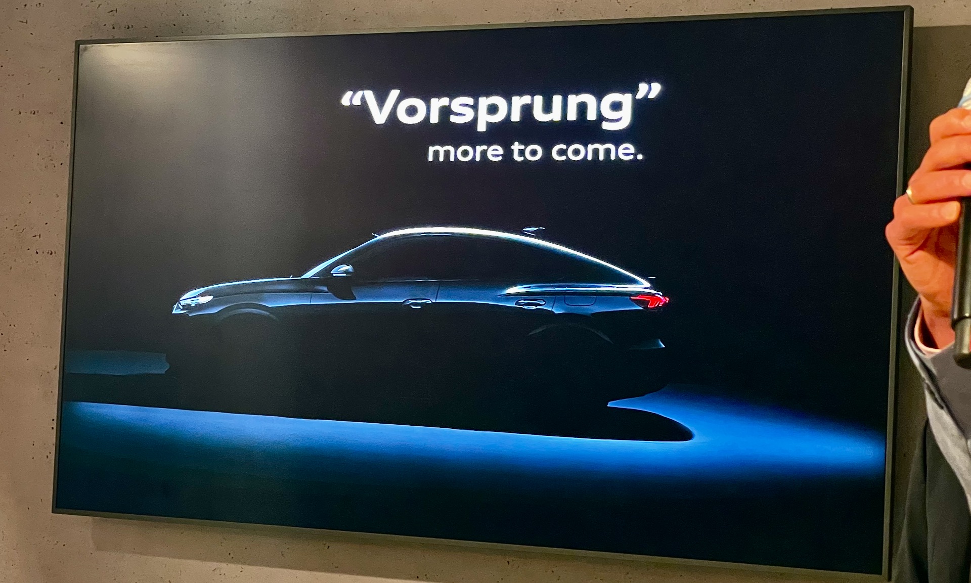 Q6クーペバーションの予告も