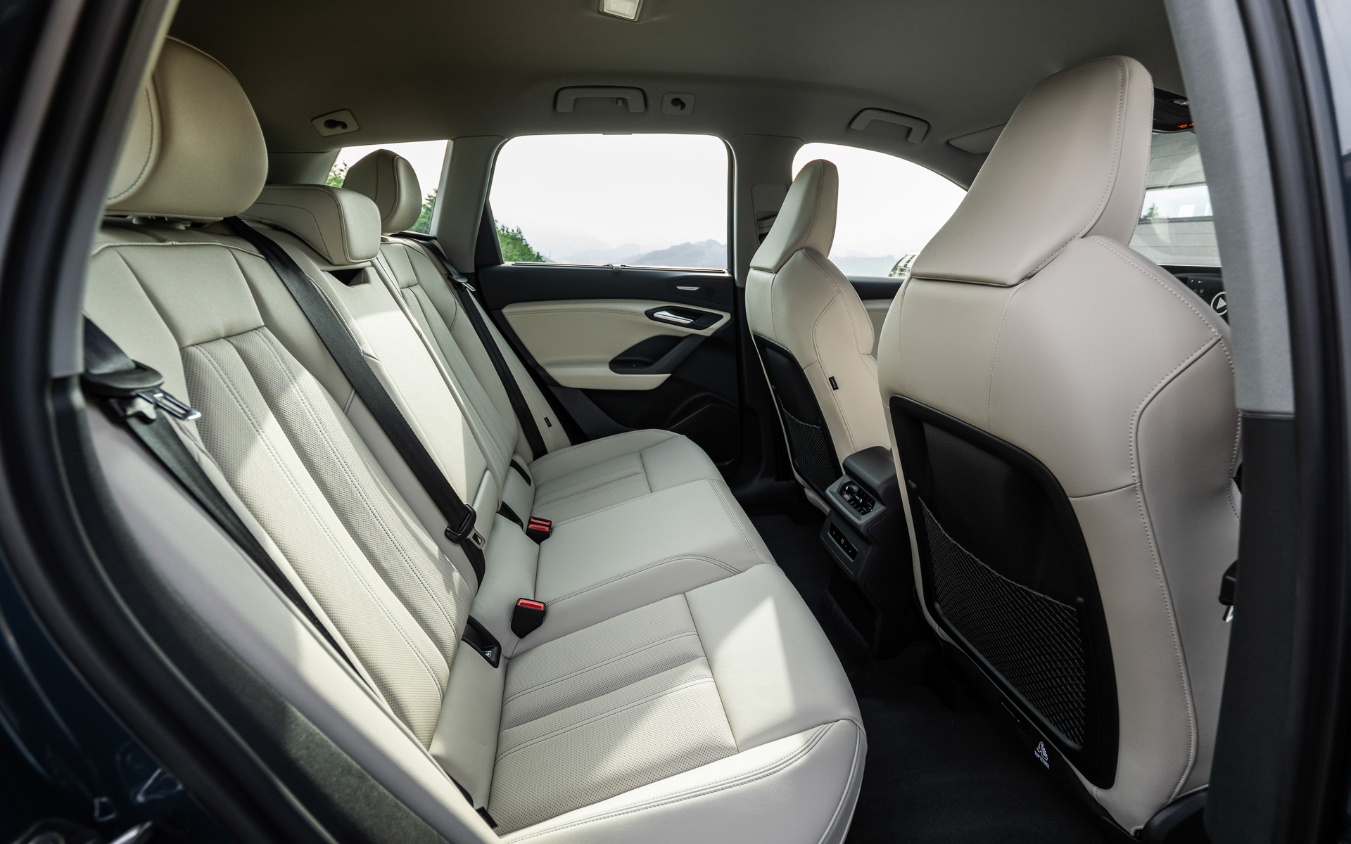 Q6 e-tronクワトロのボディサイズは4771×1939×1648mm（全長×全幅×全高）、ホイールベースは2899mm