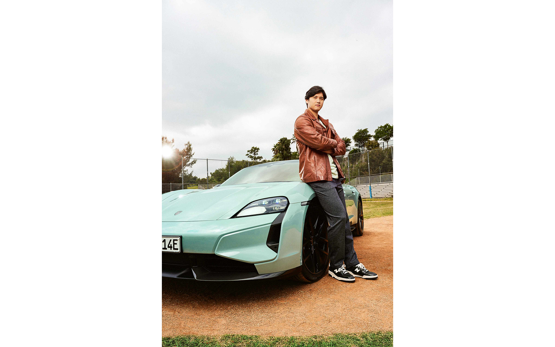 ソーシャルメディアで公開された新型「タイカン」と大谷翔平選手の新ビジュアル