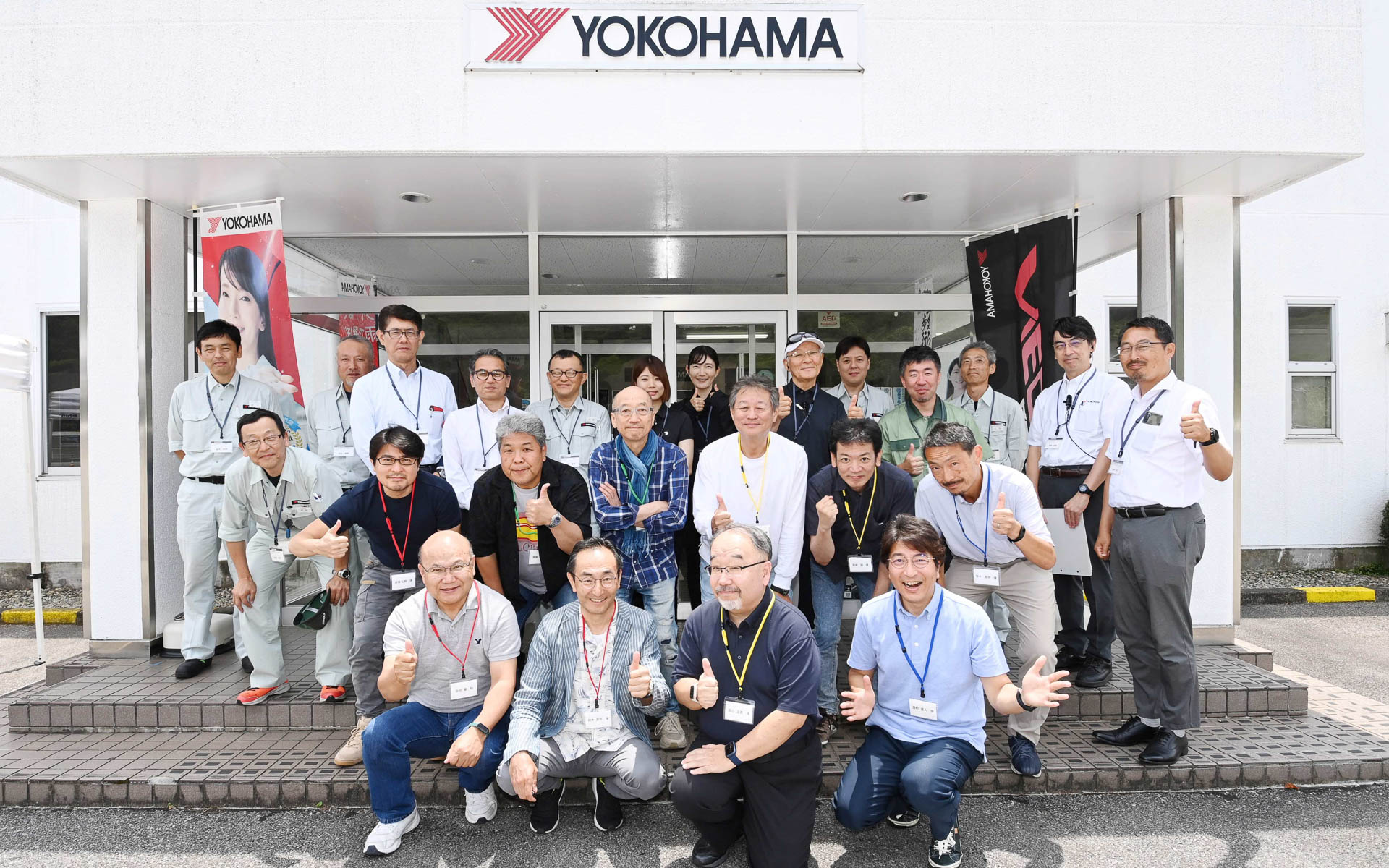 横浜ゴムのテストコース、D-PARCに集合した参加者の面々、皆さんうれしそうです