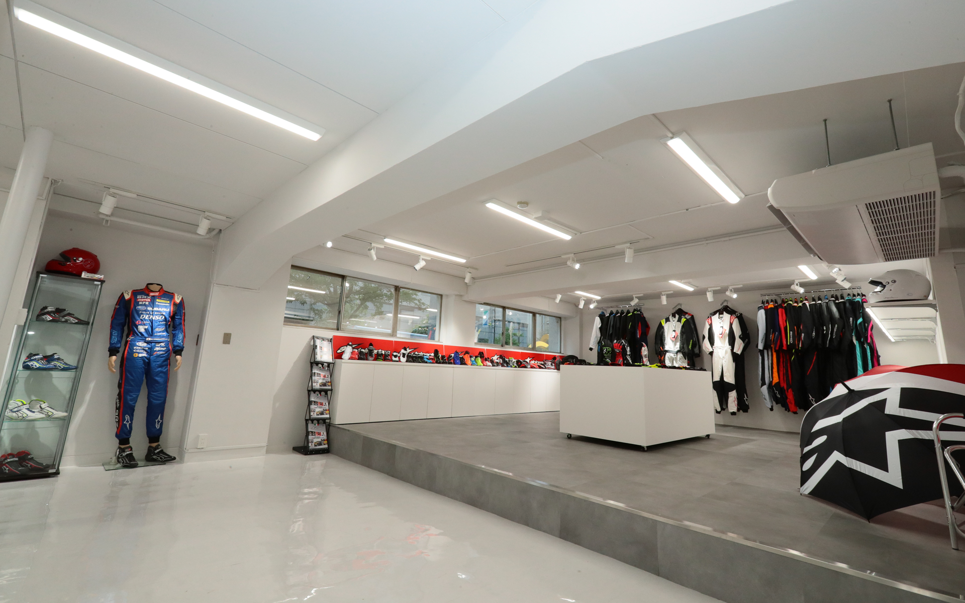 SPKが今年の4月にオープンした「モータースポーツショールーム」