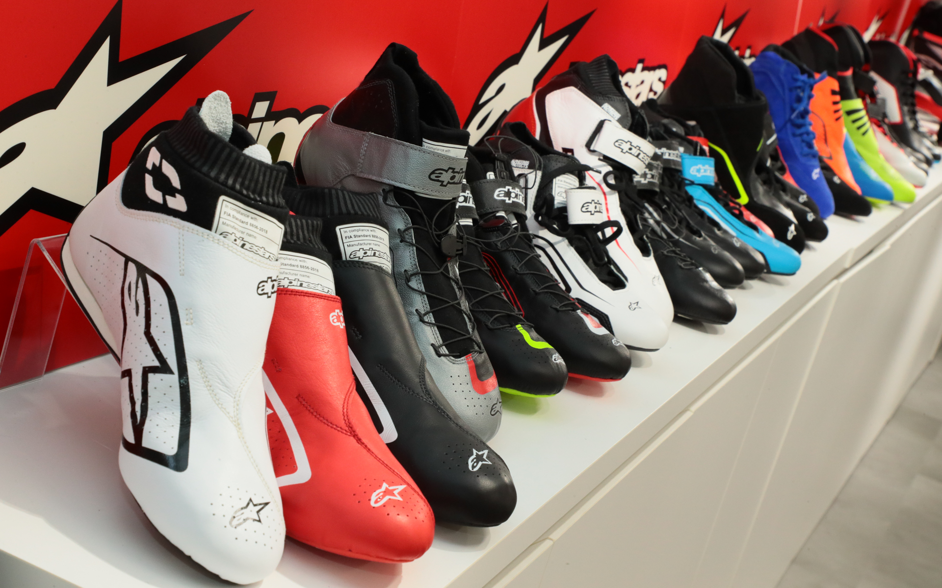 レーシングシューズ