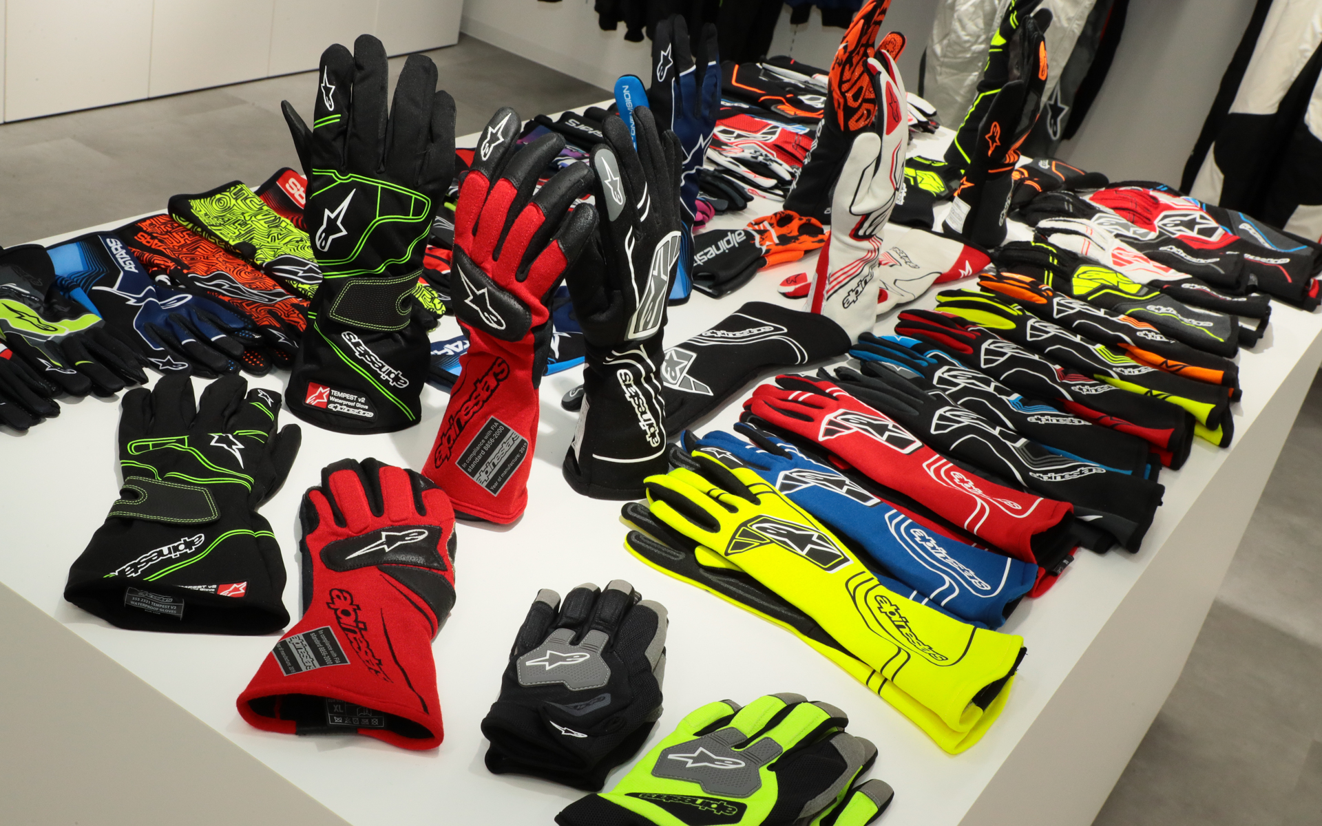 レーシンググローブ