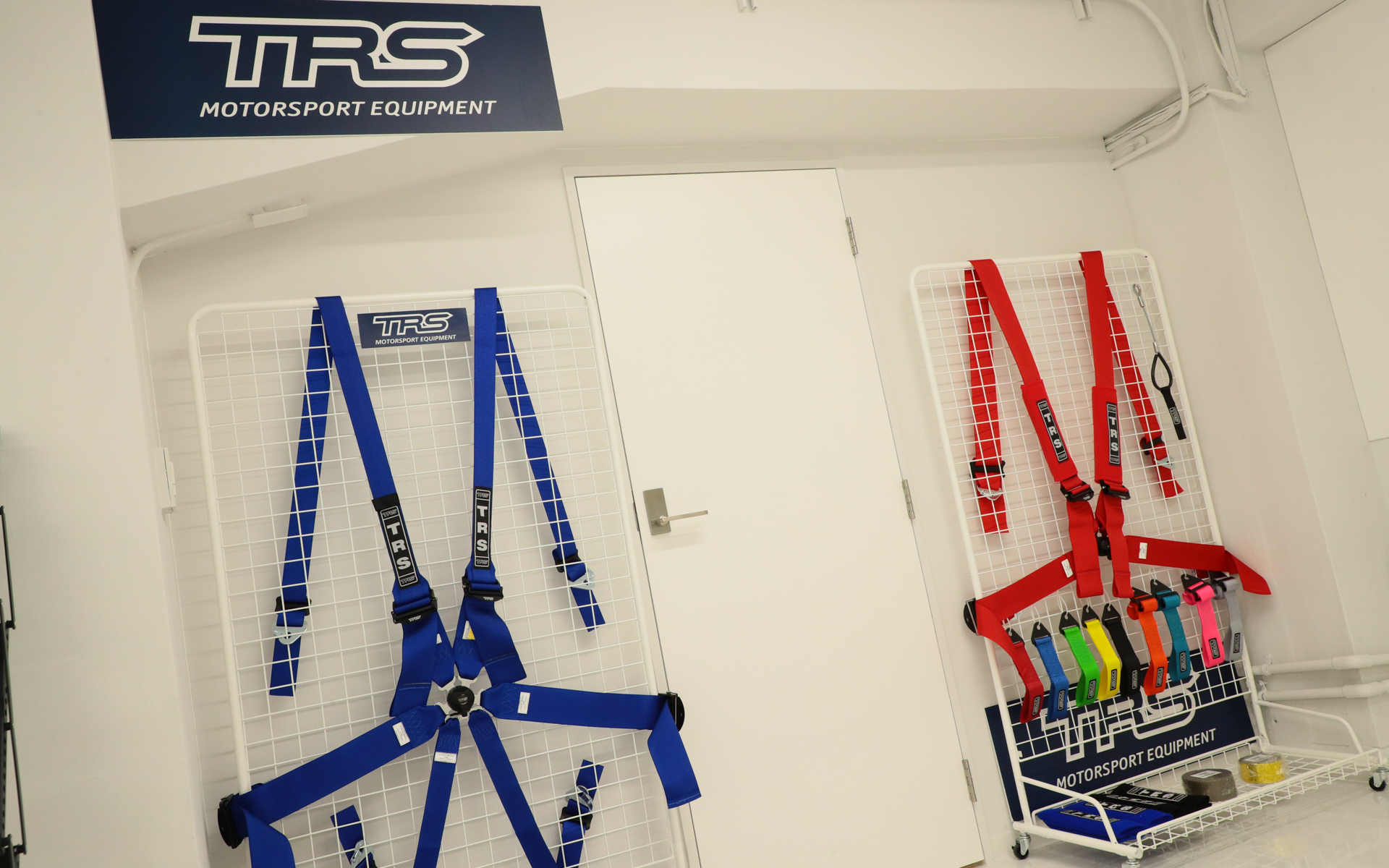 SPKはレーシングギアだけではなく、高性能レーシングハーネス「TRS」なども取り扱う