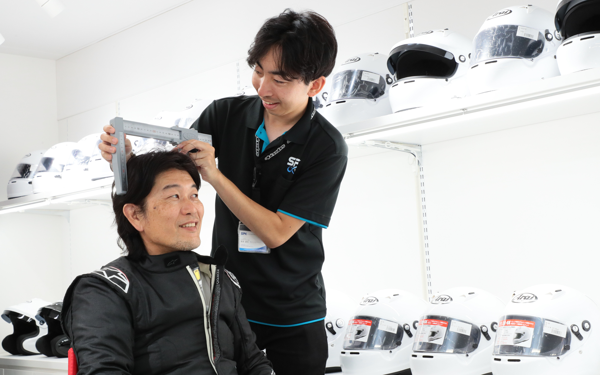 ヘルメットを選ぶ際は頭の縦幅と横幅を測定することでベストなサイズを見つけられる