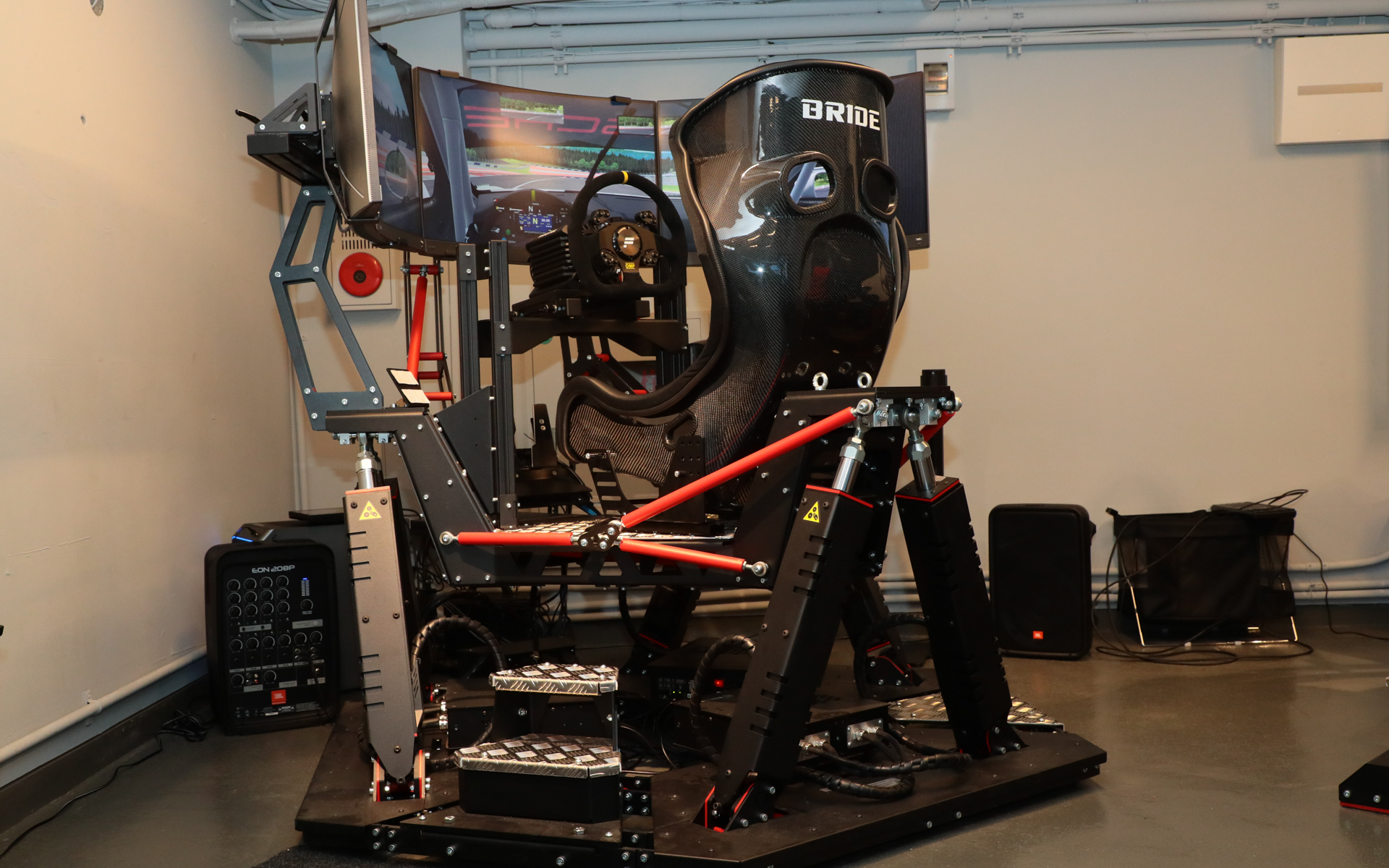 モニター一体型なのでイベントなどで使用する際、移動させるのには便利なタイプの「QS-S25」