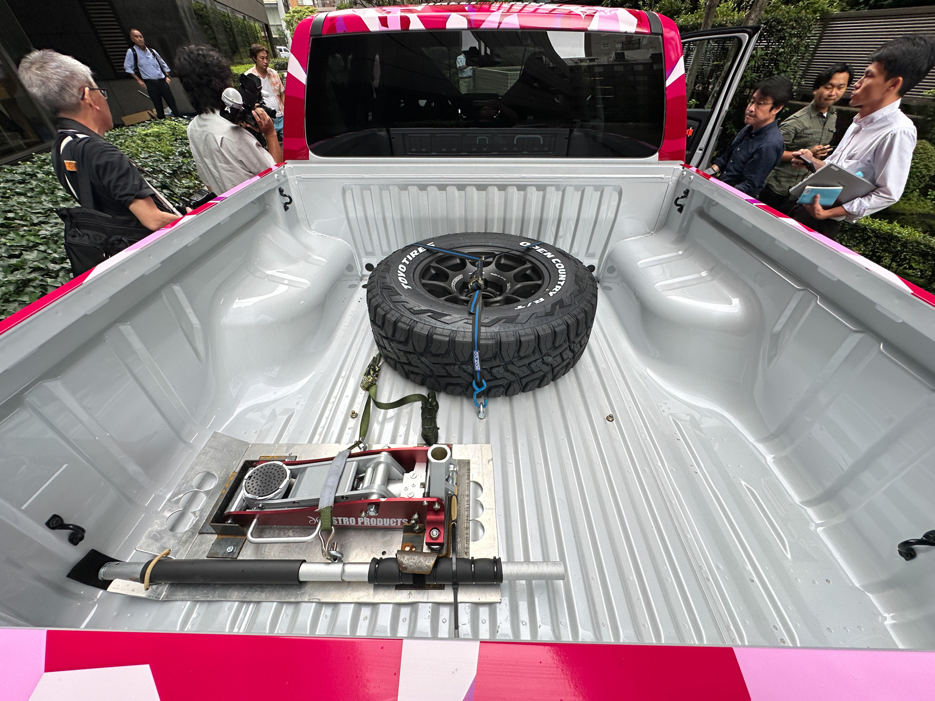 新型「トライトン」の参戦車両