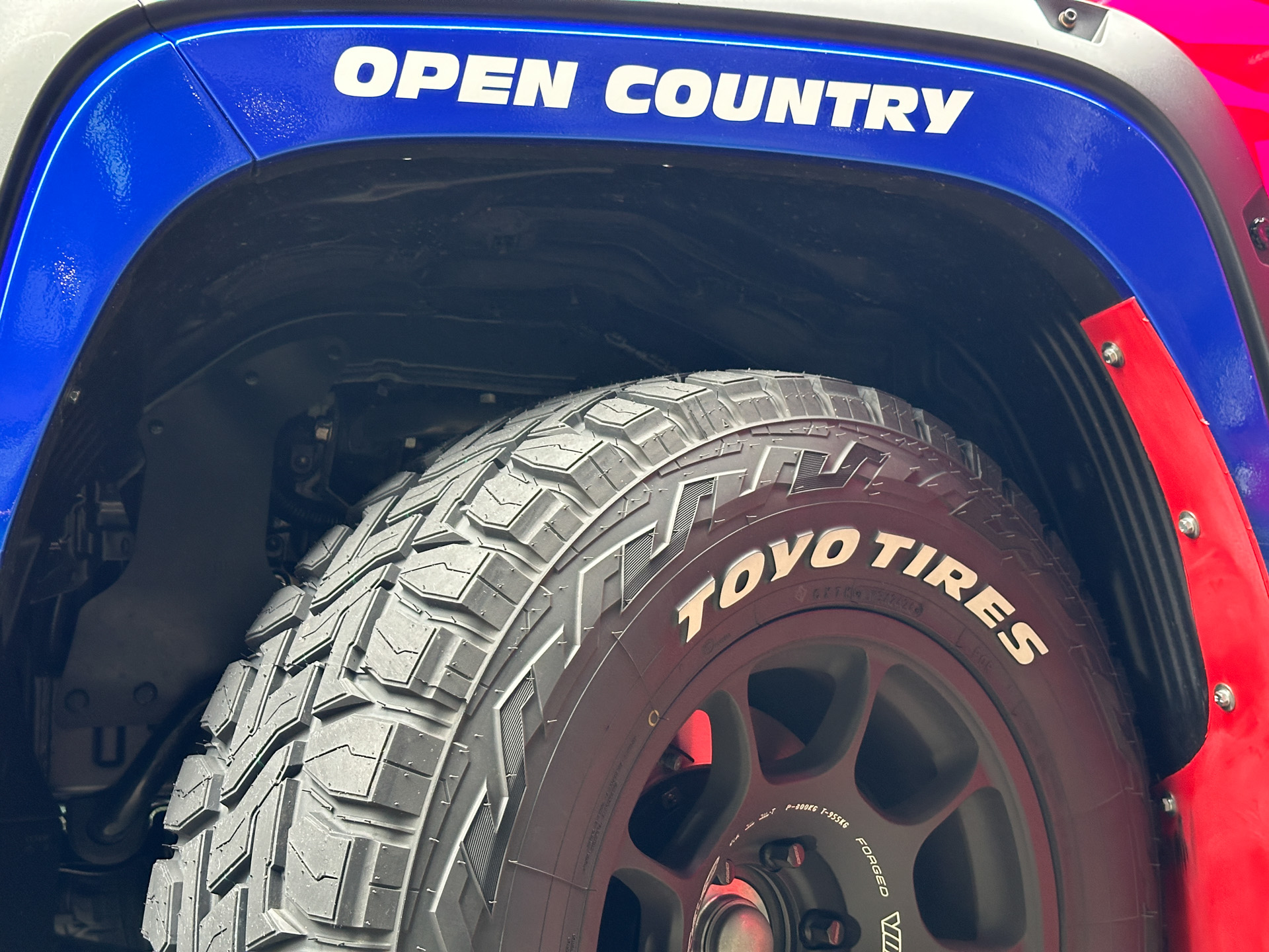 新型「トライトン」の参戦車両