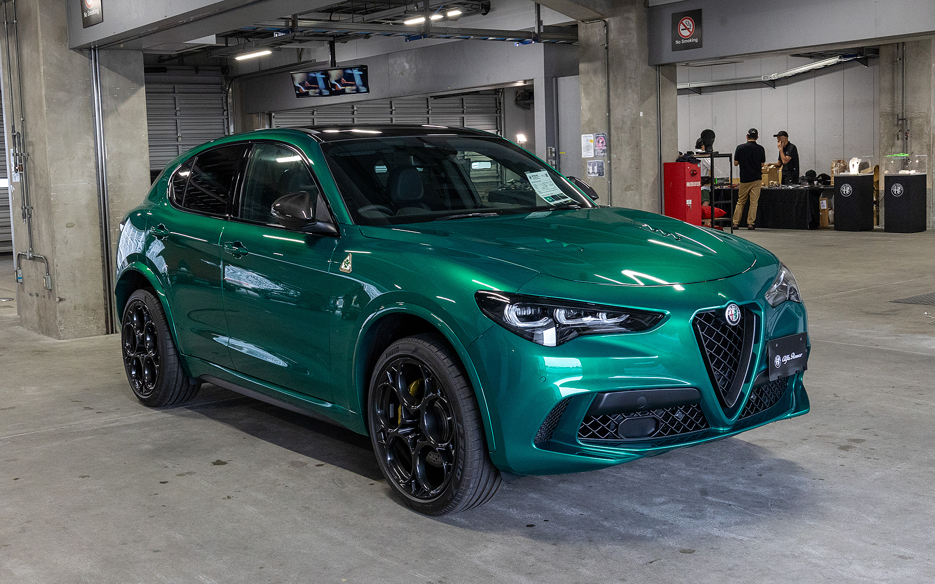 ステルヴィオ クアドリフォリオ 100th アニヴェルサリオ