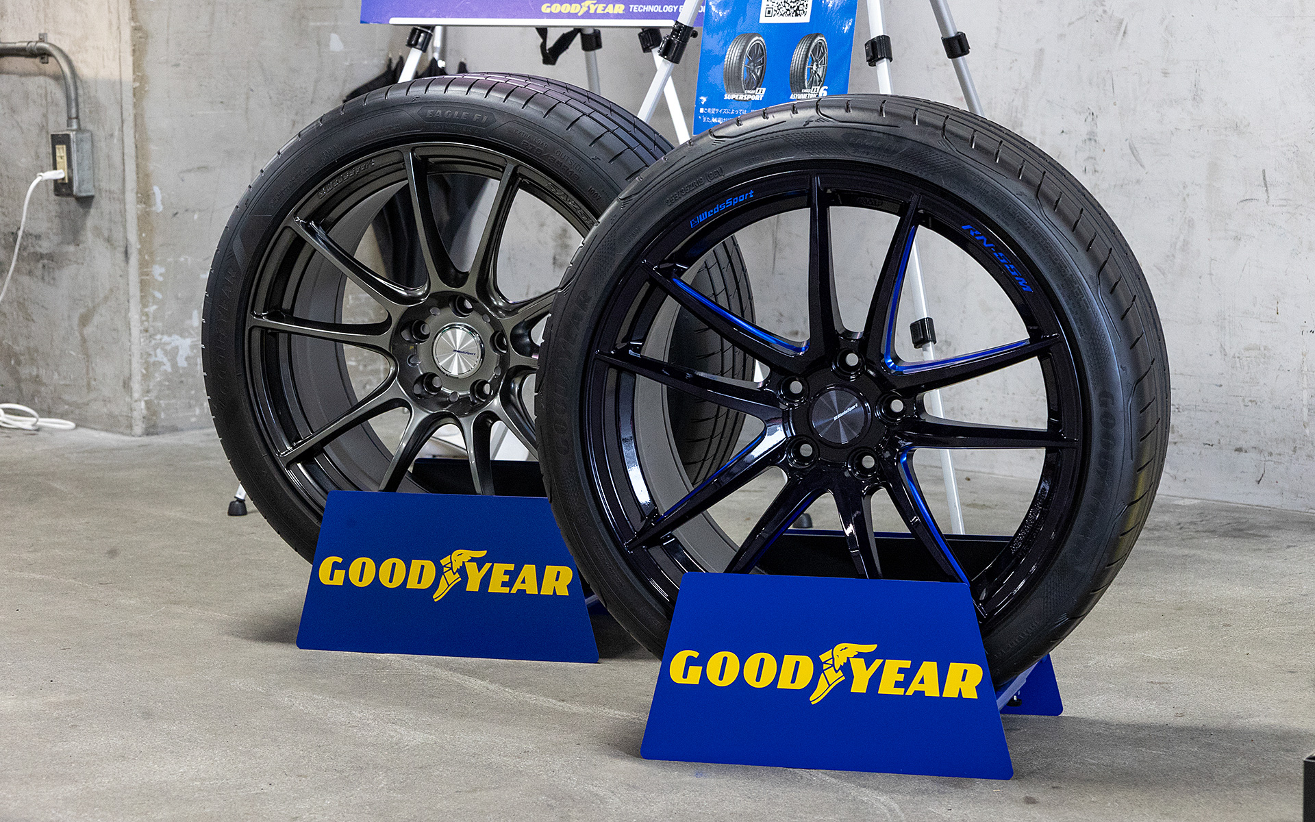 グッドイヤーはタイヤの展示と説明員を配置して来場者へ対応していた