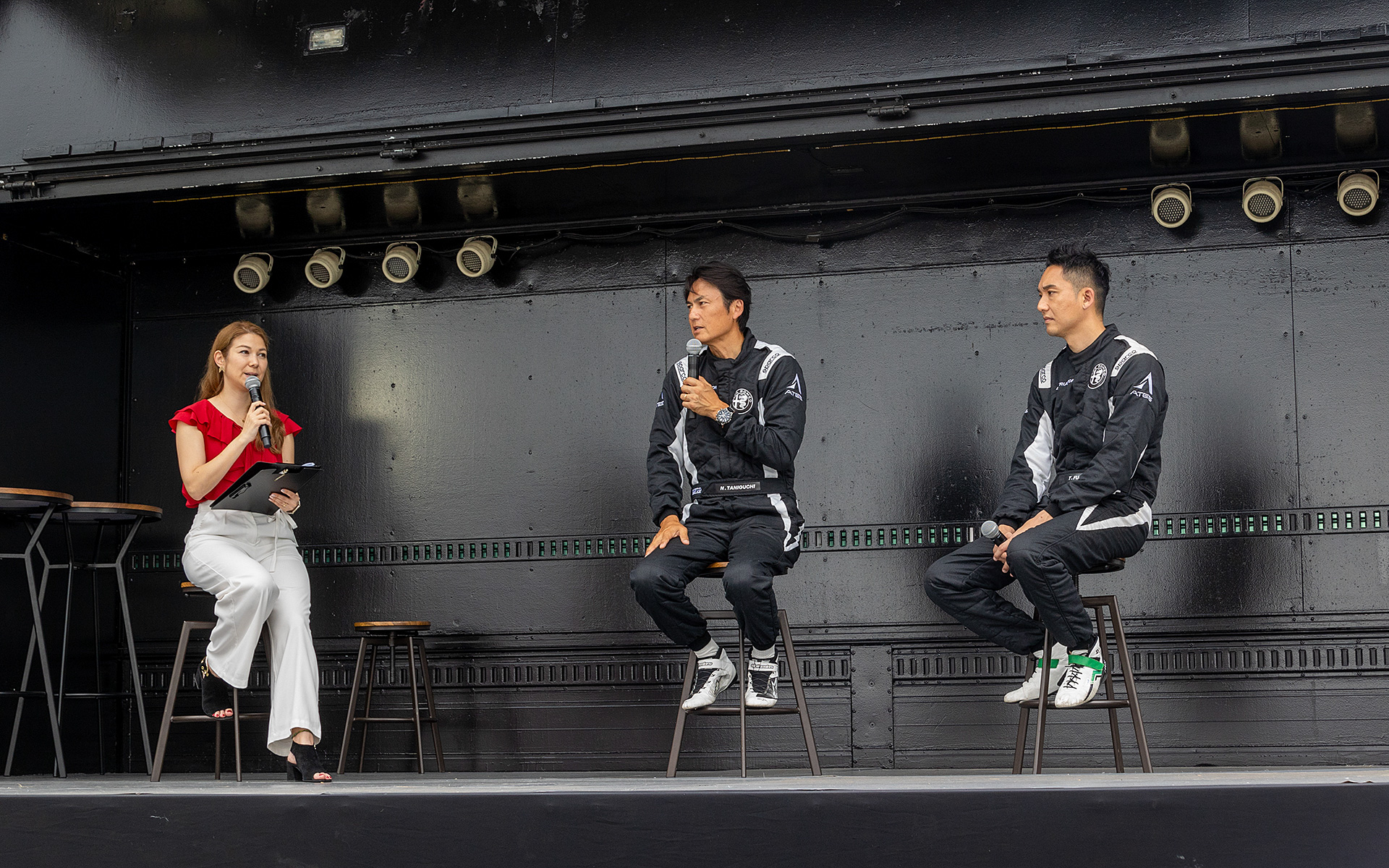 ドライビングアカデミーが終わったあと、インストラクターの2人によるトークショーも行なわれた