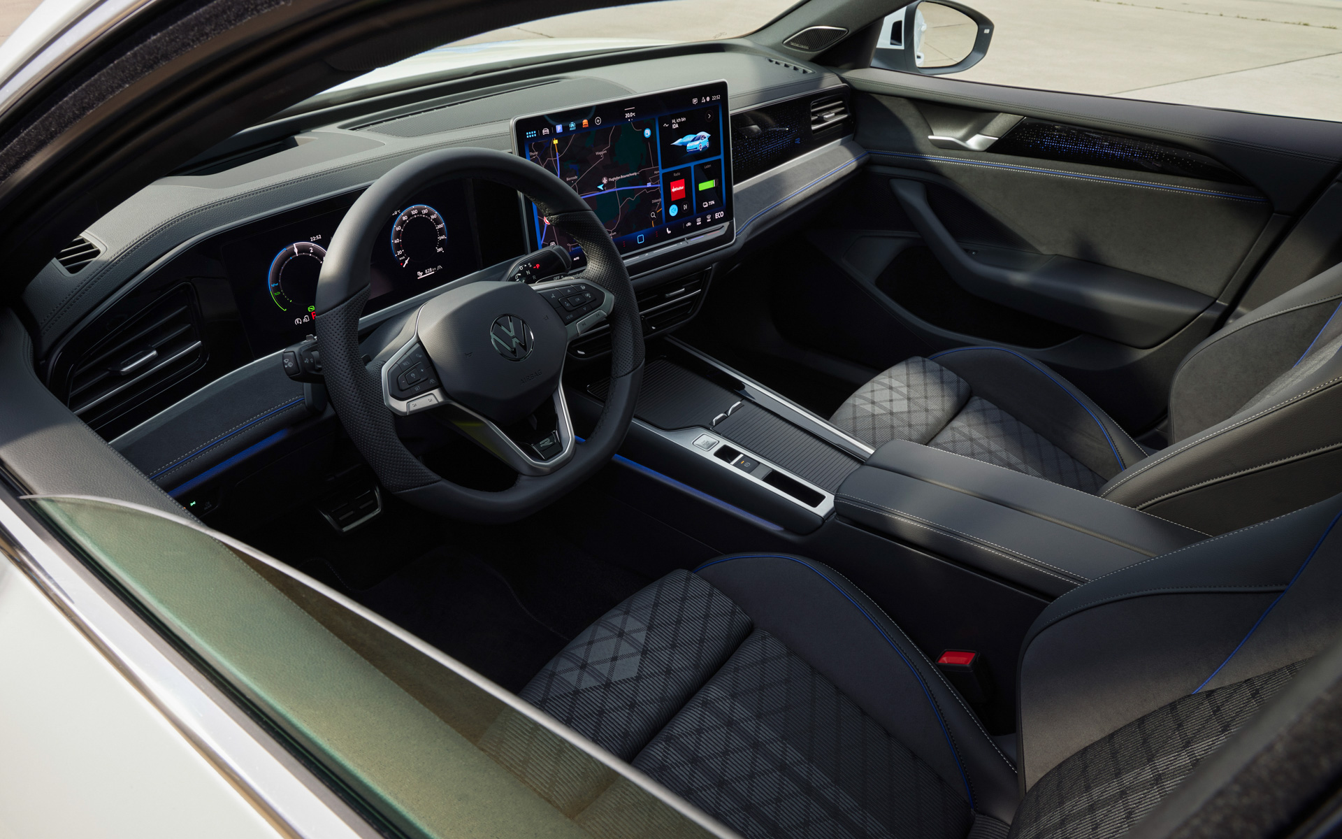 「R-Line」モデルのインテリア