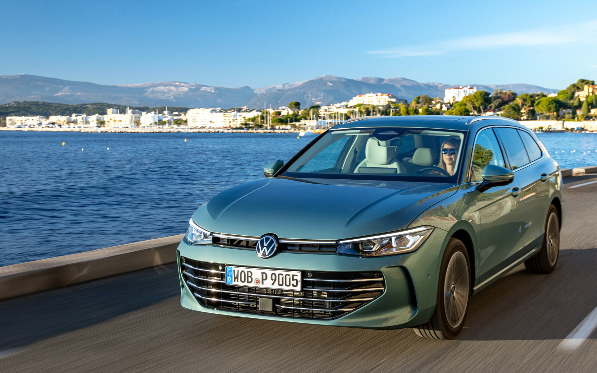 新型「パサート ヴァリアント」