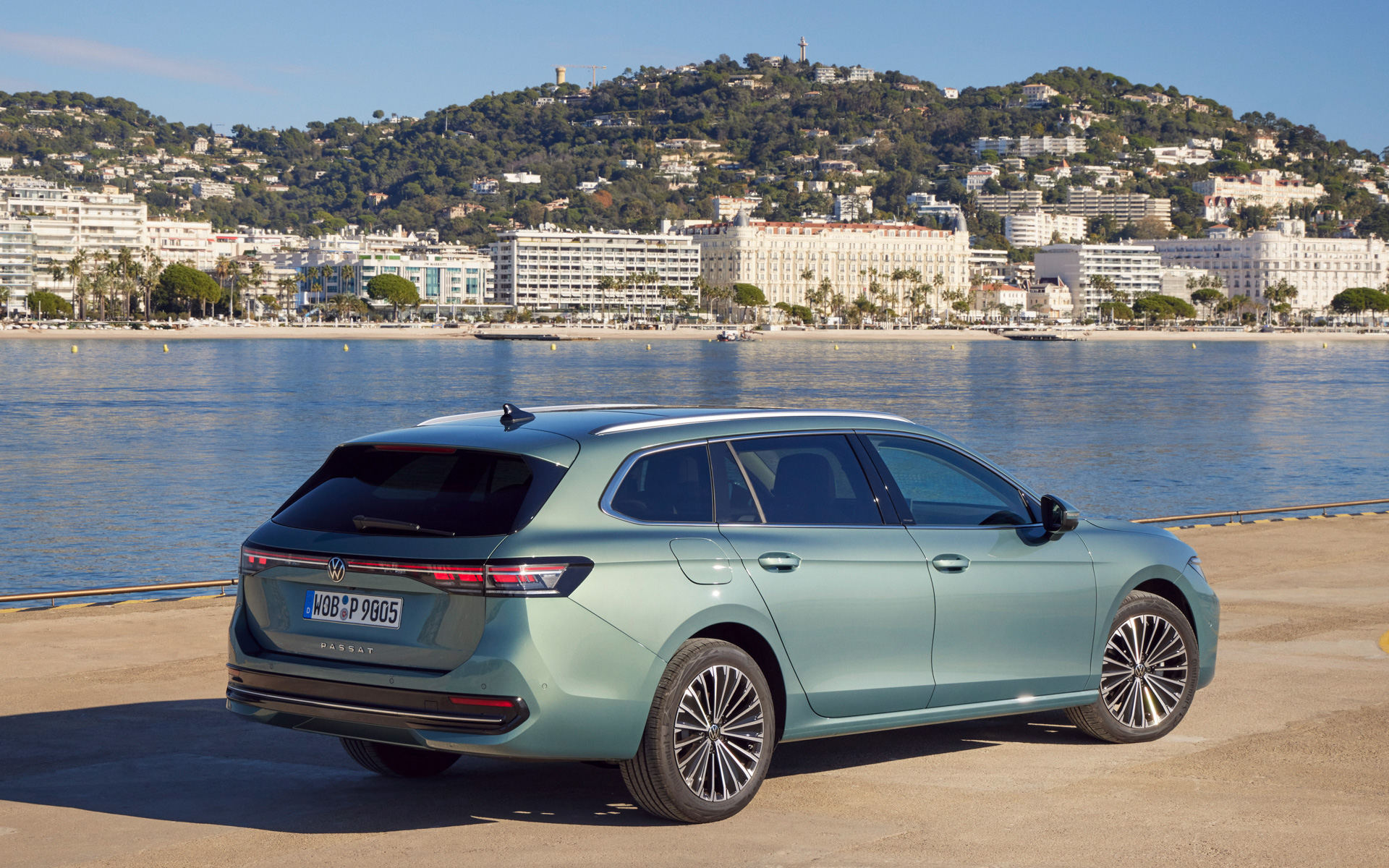 新型「パサート ヴァリアント」