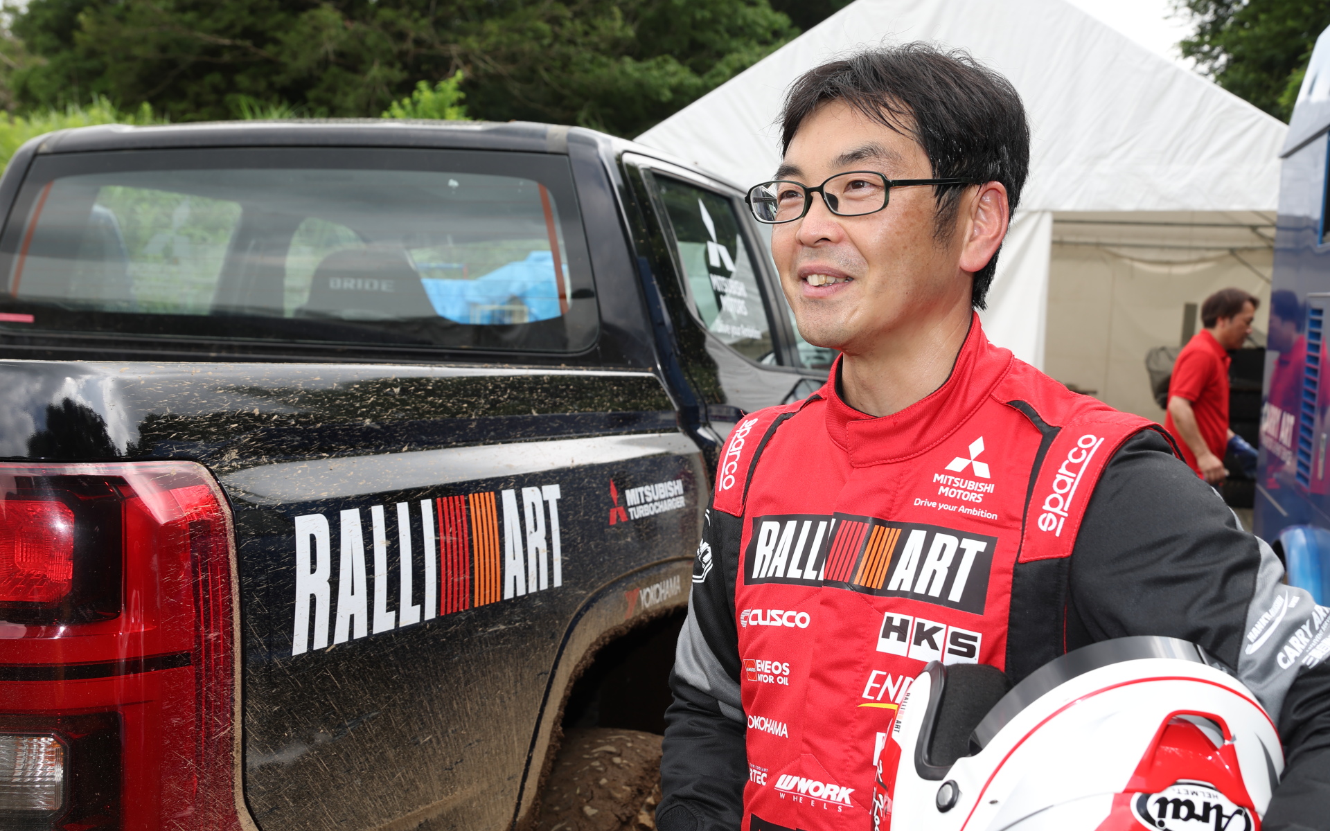 まずは完走を目標に掲げる小出選手。増岡総監督に続く社員ドライバーとして全力を尽くす