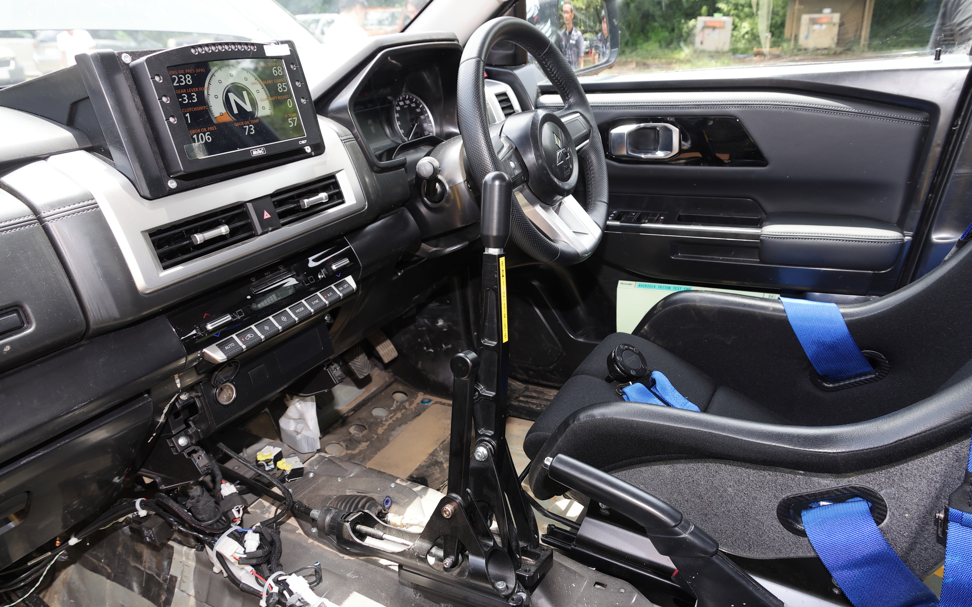 トランスミッションは6速シーケンシャルを採用