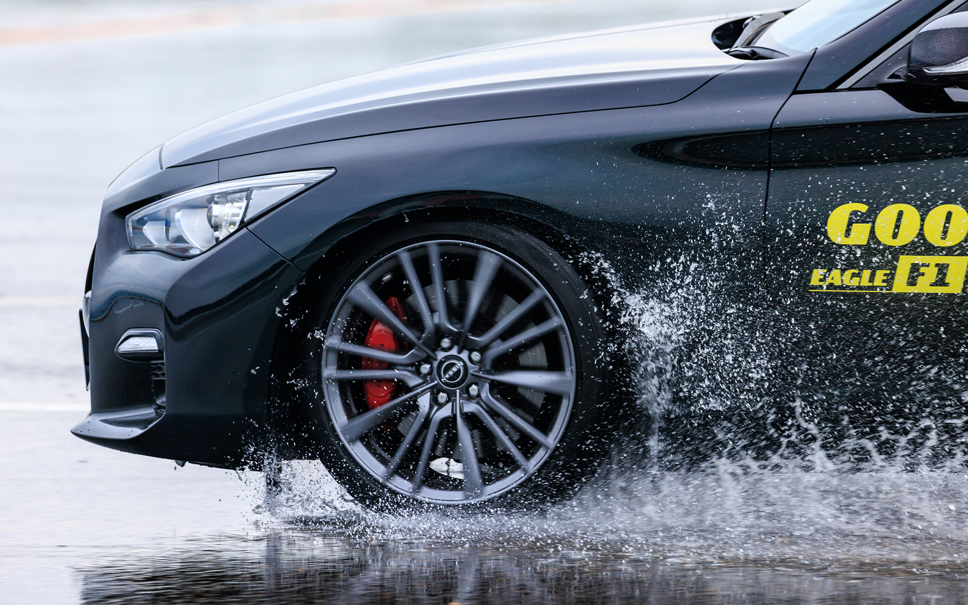 アシメトリック6の方が滑ってからの粘り強さがある