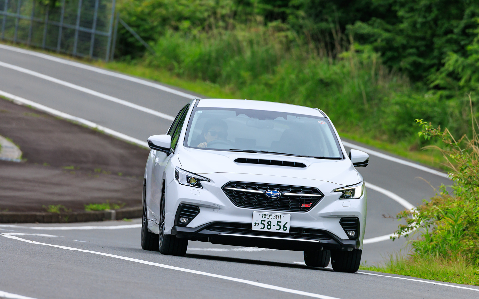 ロードノイズも押さえられ、乗り心地も静粛性もスポーツタイヤとは思えないほど満足できるレベルだった