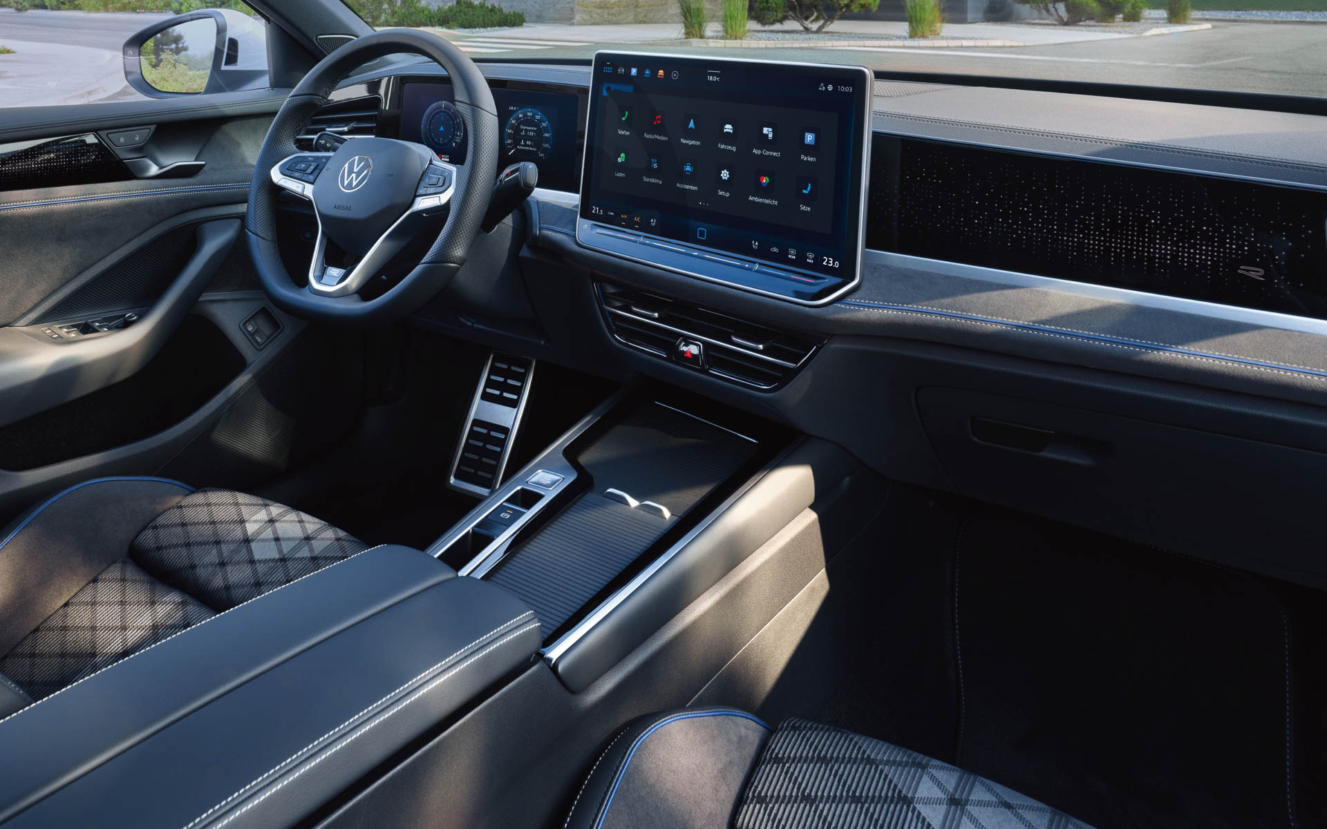 eHybrid R-Lineのインパネ