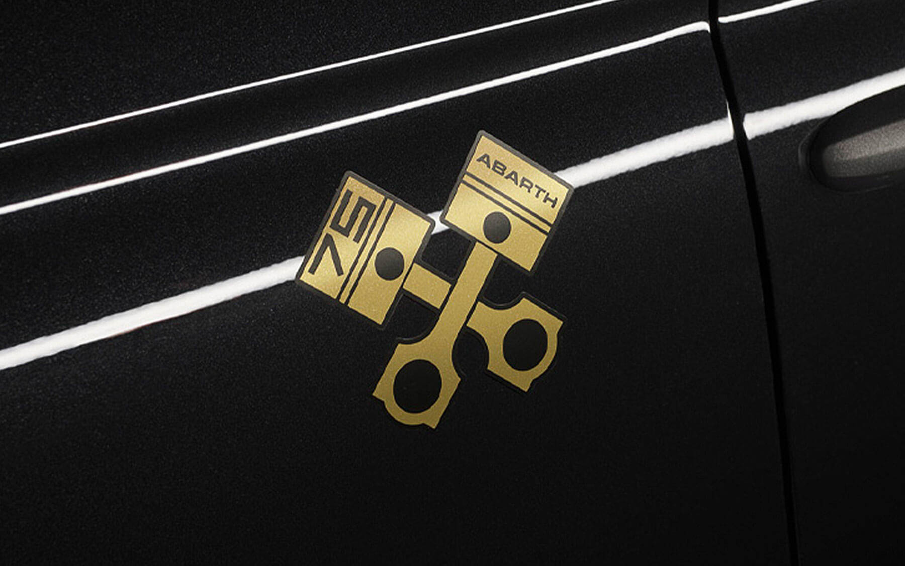 75°Anniversarioエンブレム（サイド）