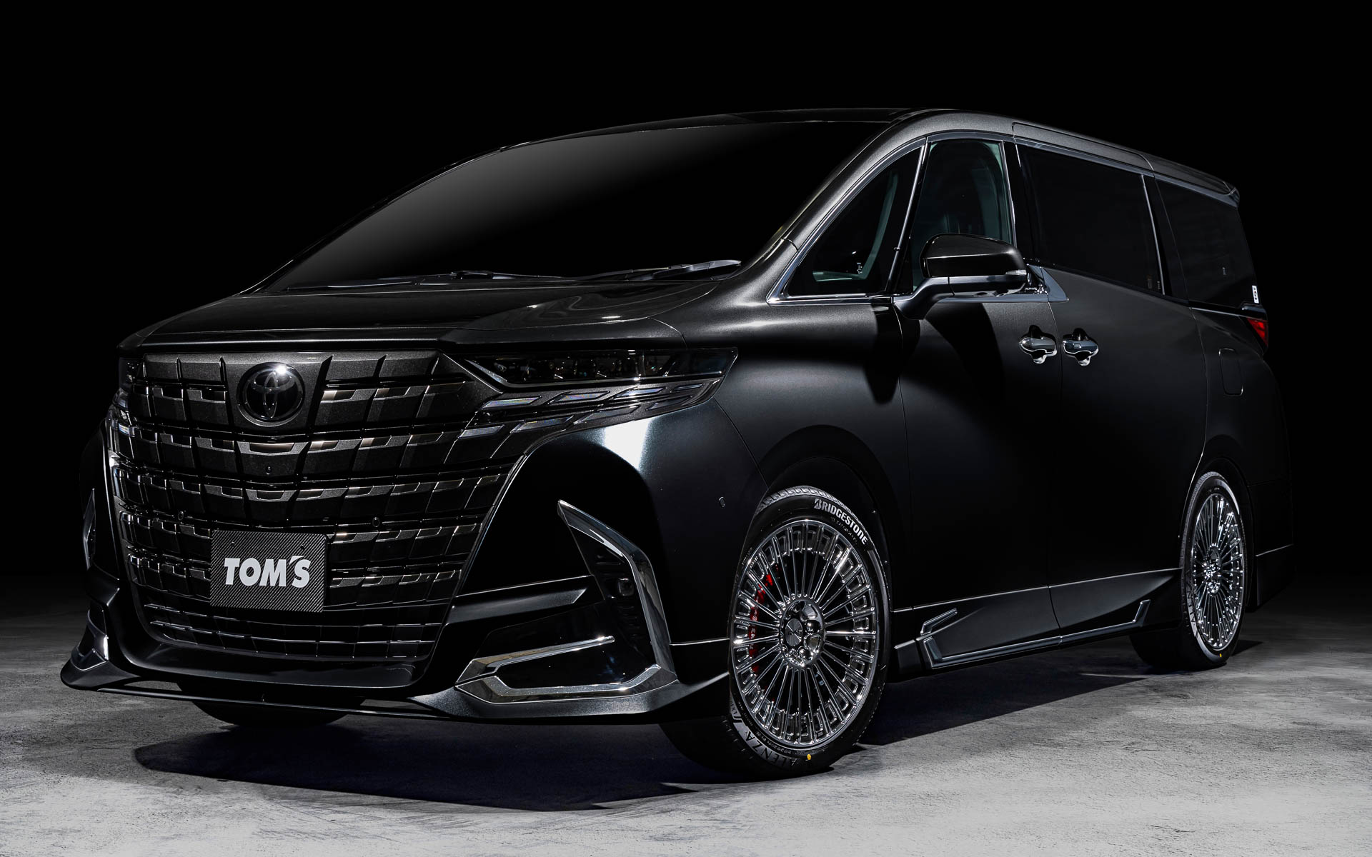 素地/ブラックもラインアップ