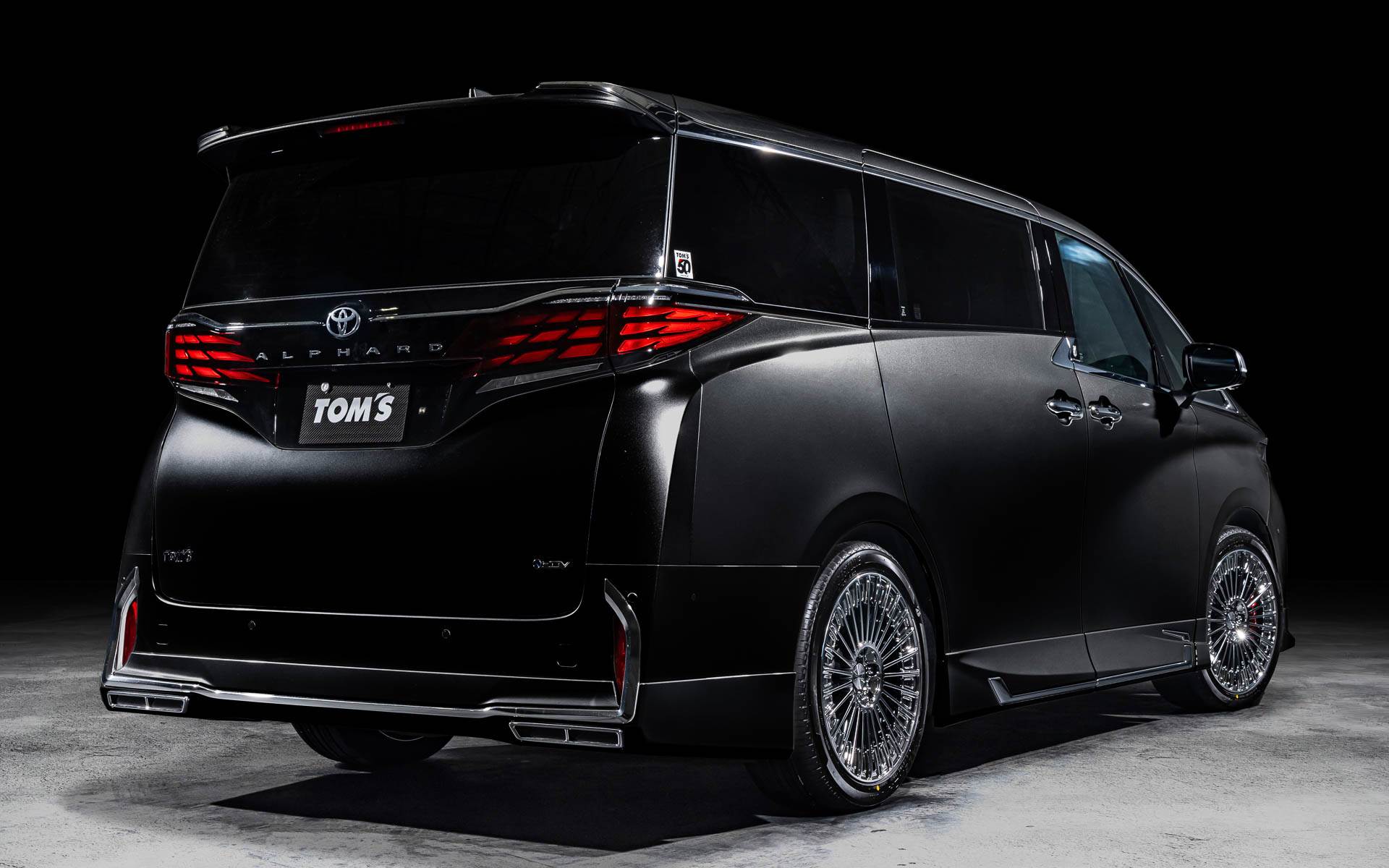 素地/ブラックもラインアップ