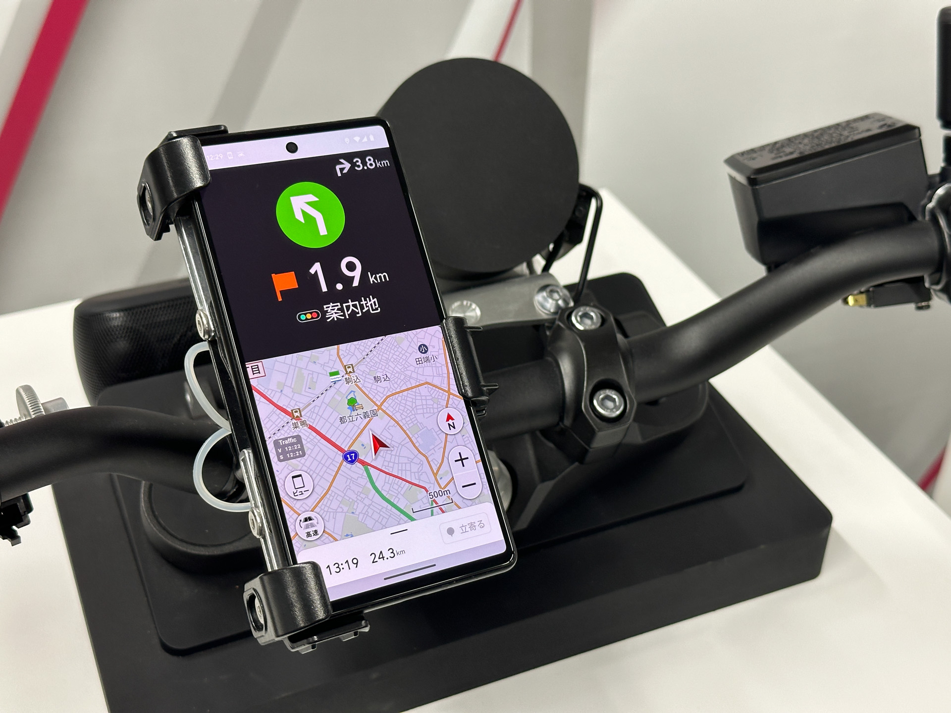 スマホホルダーに設置して画面表示で案内