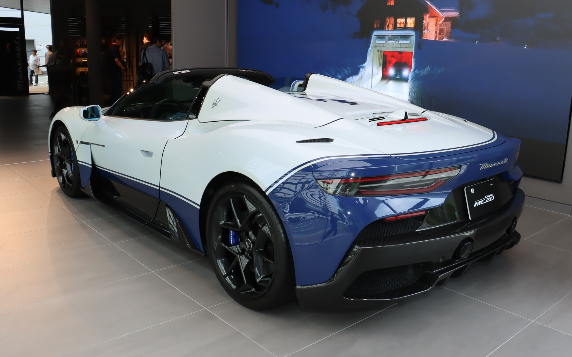 ヒーローカーとして「MC20 Cielo」が展示されていた