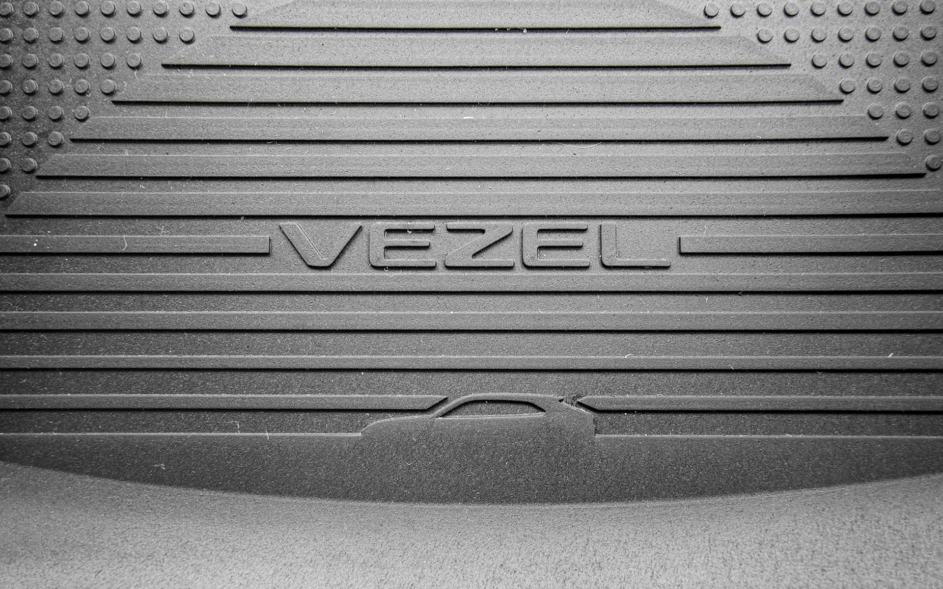 スリットの中にヴェゼルのシルエットが！　ぜひ探してみてくださ～い！