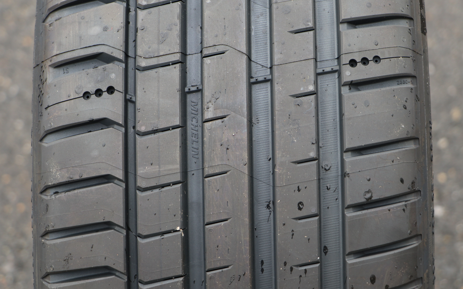 パイロット スポーツ 5は、意のままのハンドリングを実現するハイグリップスポーツタイヤだ