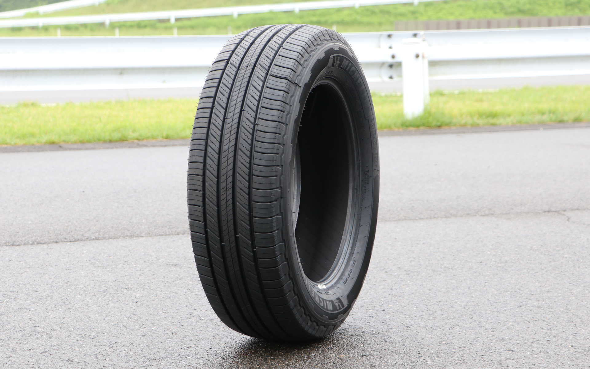 快適性と高速安定性を両立したプレミアムコンフォートSUVタイヤのプライマシー SUV＋