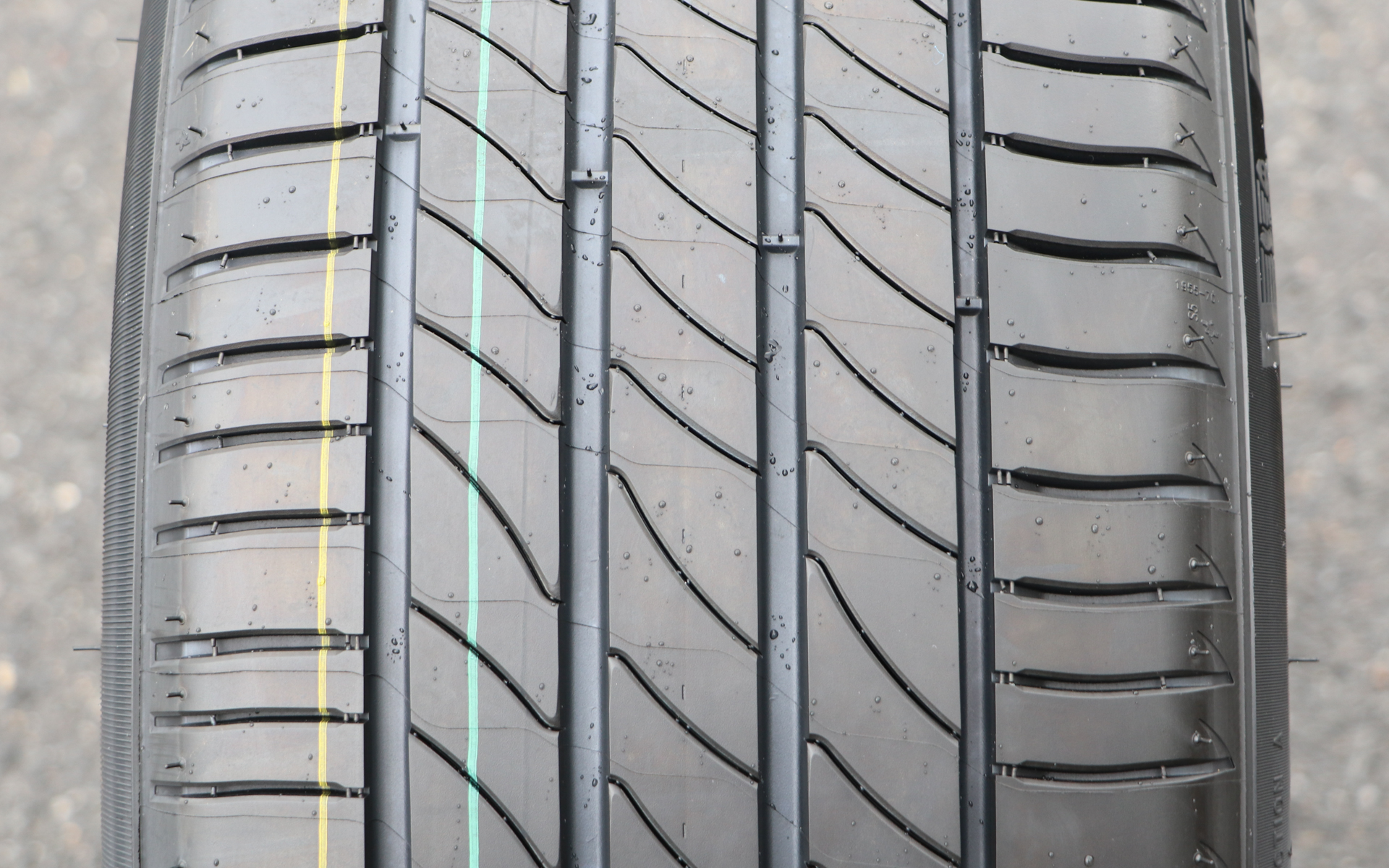 e-プライマシーはミシュラン史上最高の低燃費性能を誇るプレミアムコンフォートタイヤだ