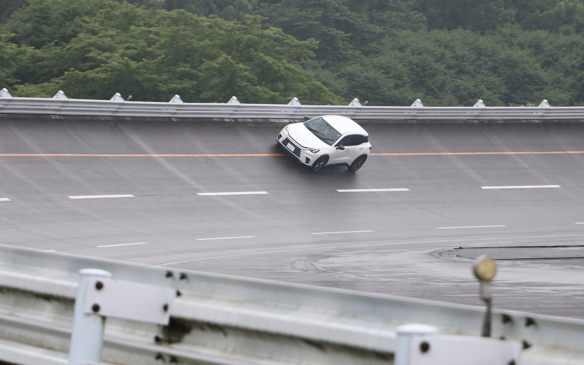 レクサス「LBX」×e-プライマシー。新車に装着されている組み合わせとなる