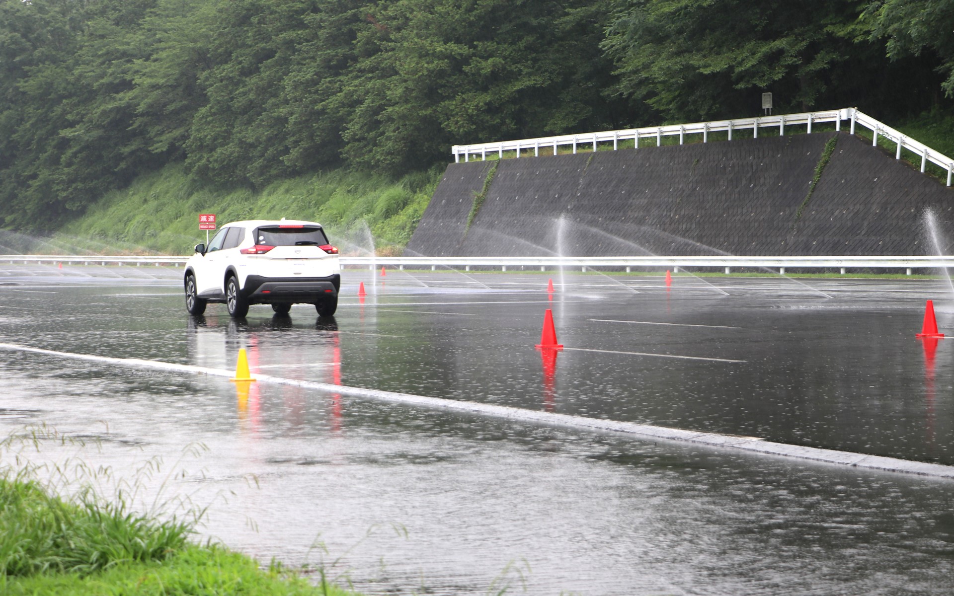 50km/hからの制動でも新品と2分山では数mの差があった