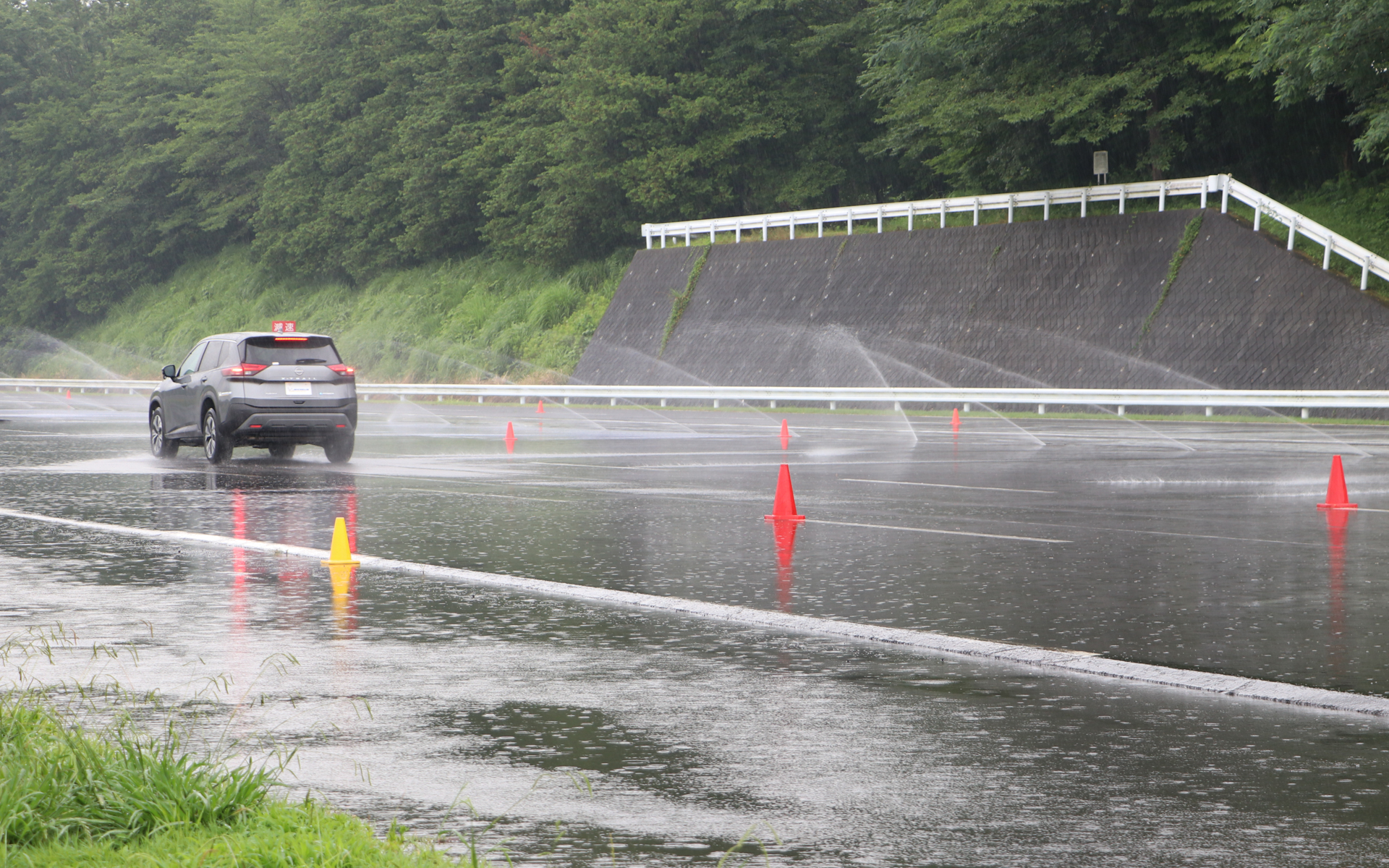 50km/hからの制動でも新品と2分山では数mの差があった
