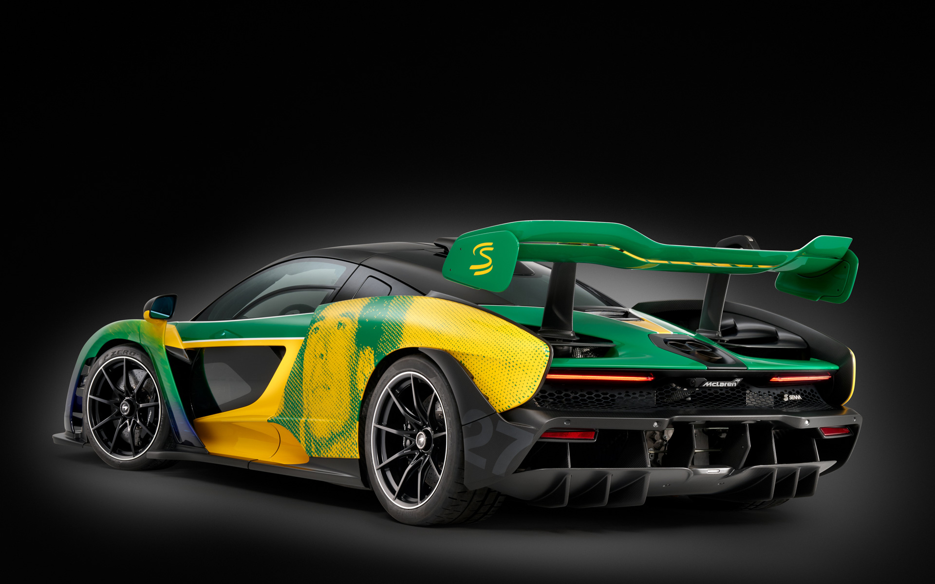 アイルトン・セナ氏のレガシーに敬意を表したカラーリングを施した「マクラーレン・セナ」